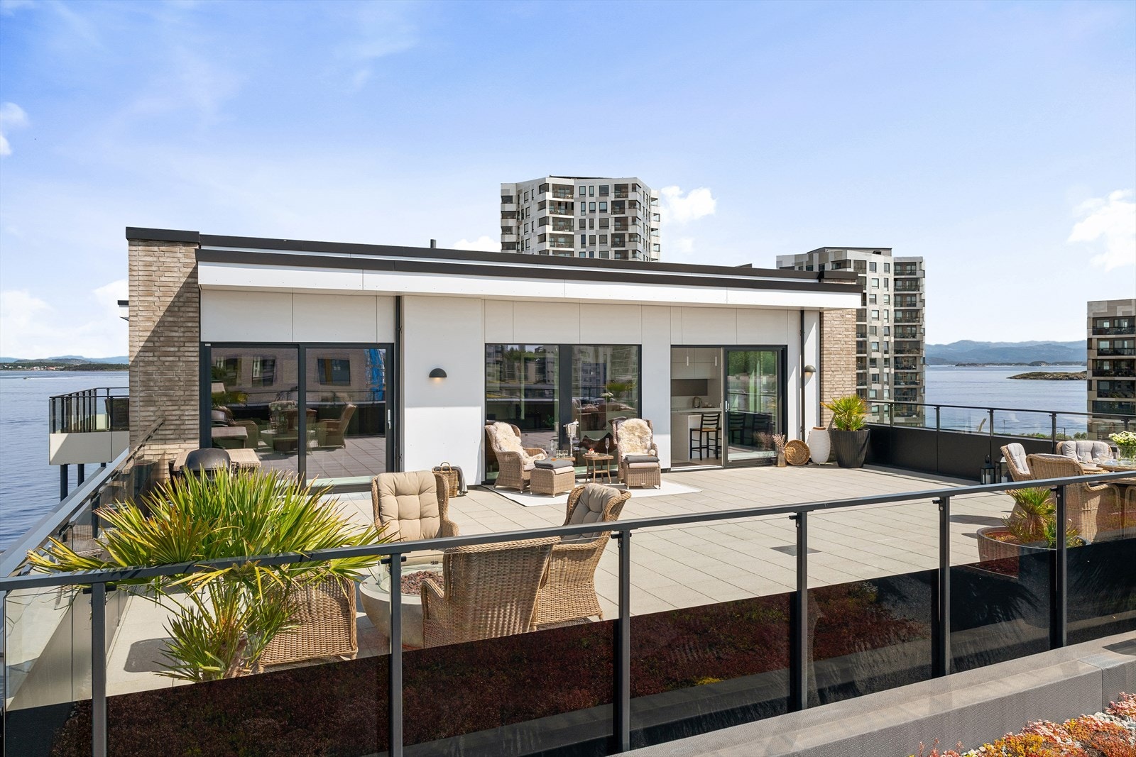 Rålekker 4-roms toppleilighet med takterrasse. Galleribilde