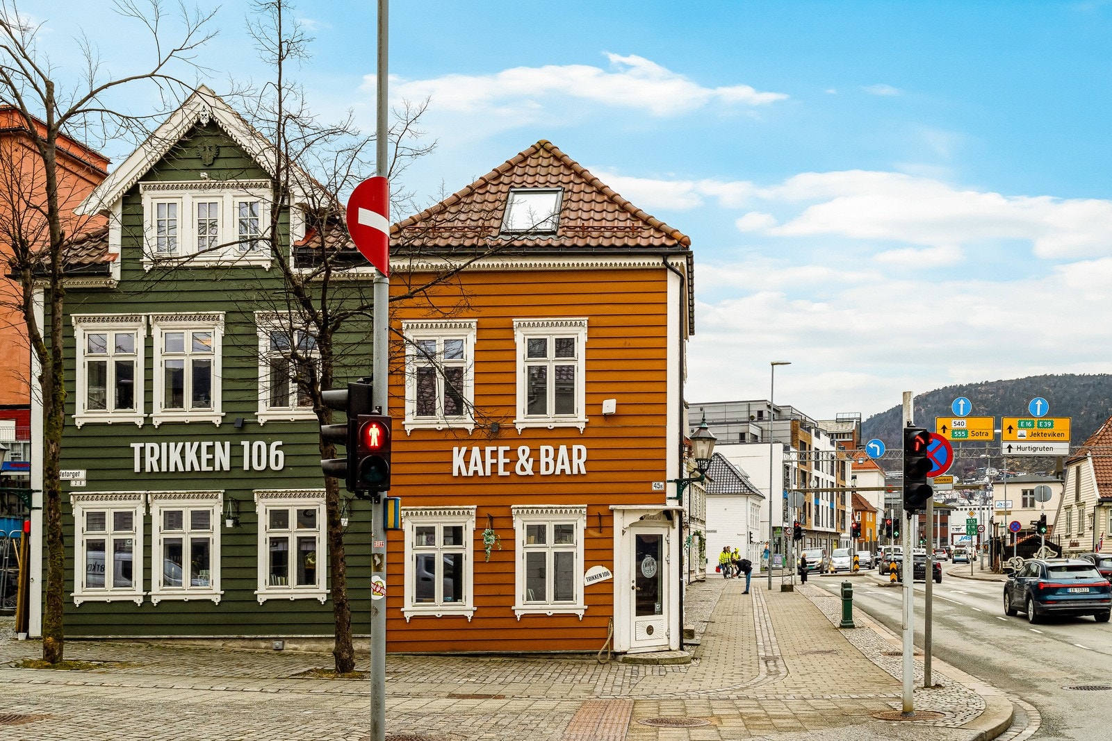 Nøstegaten og "Bergen walk of fame" med alle service tilbud i nabolaget- og gaten som tar deg videre til Nordnes parken. Galleribilde