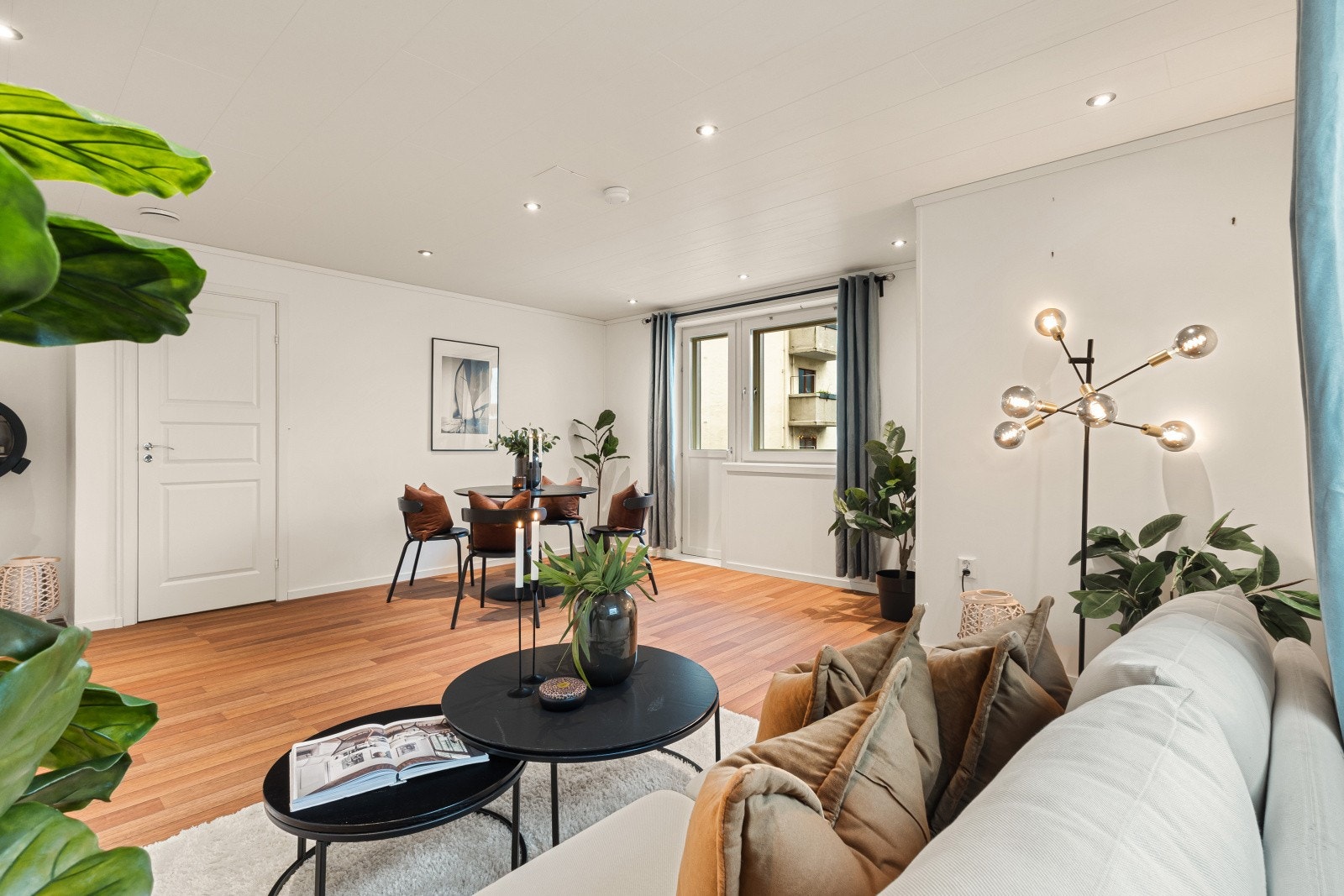 Leiligheten har balansert ventilasjon og varmegjenvinning som sørger for energieffektiv oppvarming og behagelig inneklima året rundt. Galleribilde