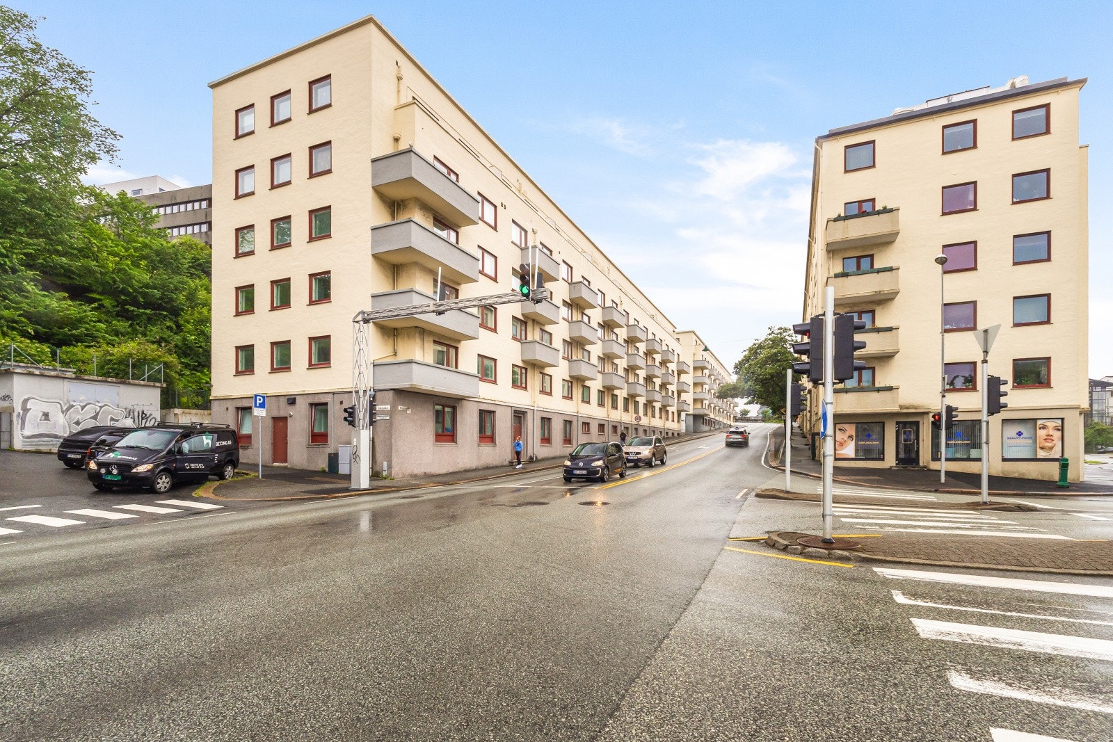 Her bor du midt i smørøyet, i et område i stor utvikling, med gangavstand til studiesteder, kollektivtransport, sjø og byens liv - uten byens travelhet. Galleribilde