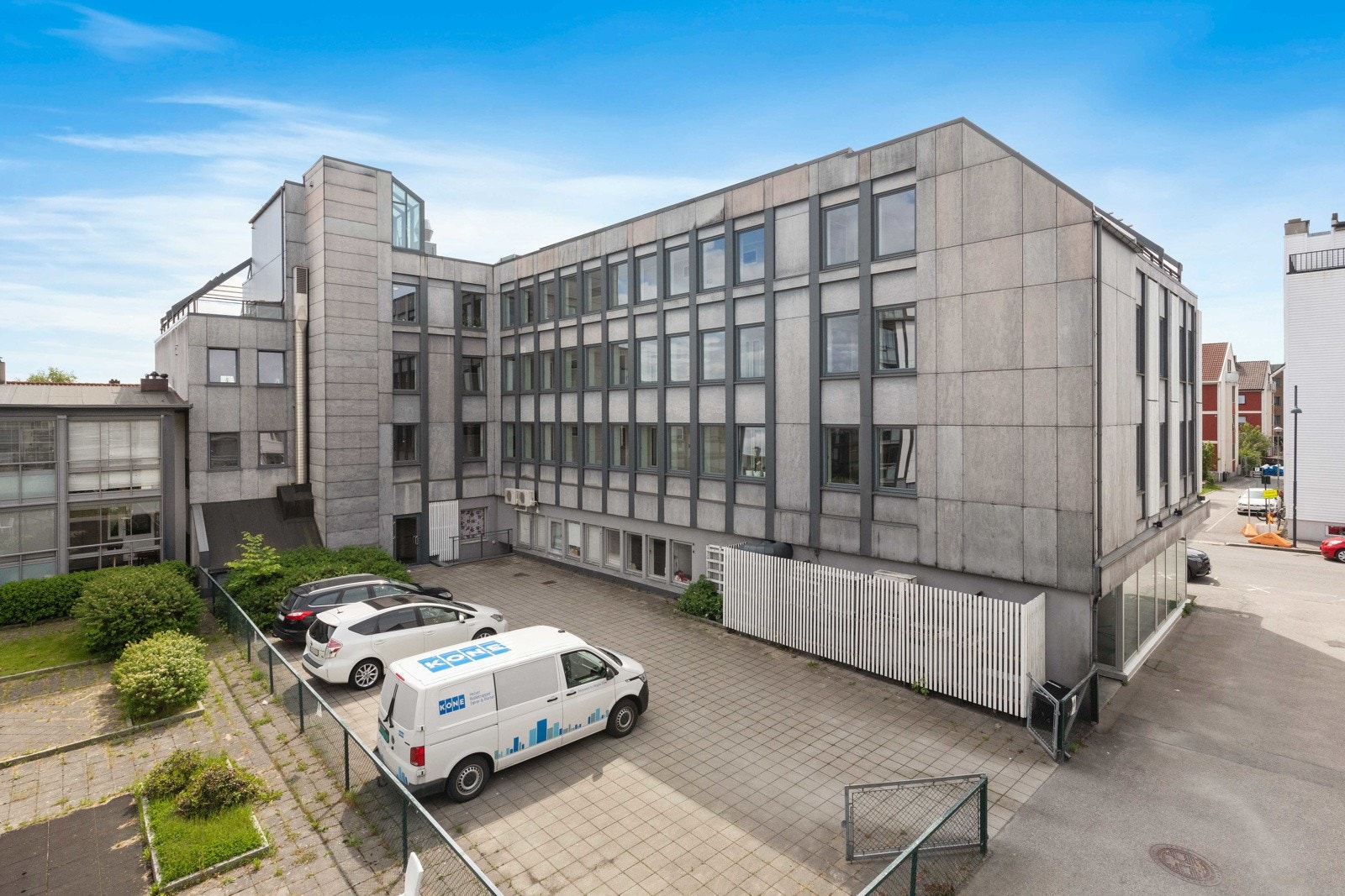 Gjesteparkering i bakgård Galleribilde