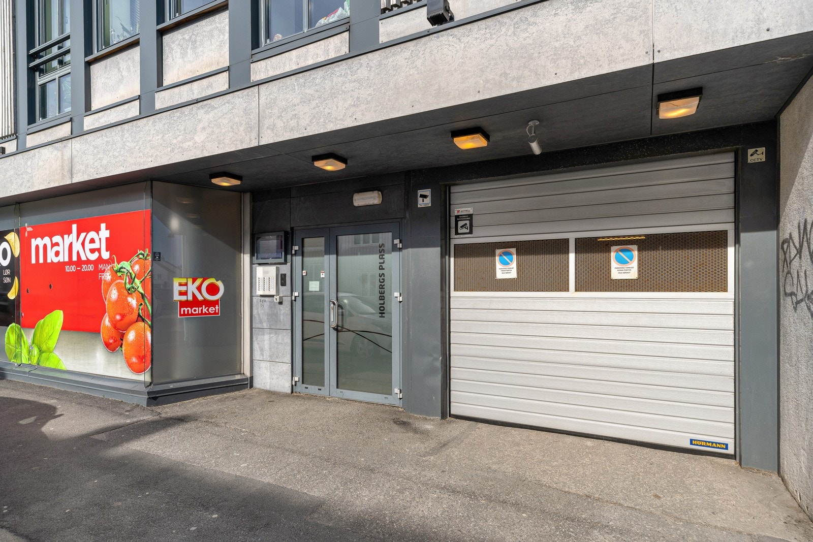 Innkjørsel til parkeringskjeller Galleribilde