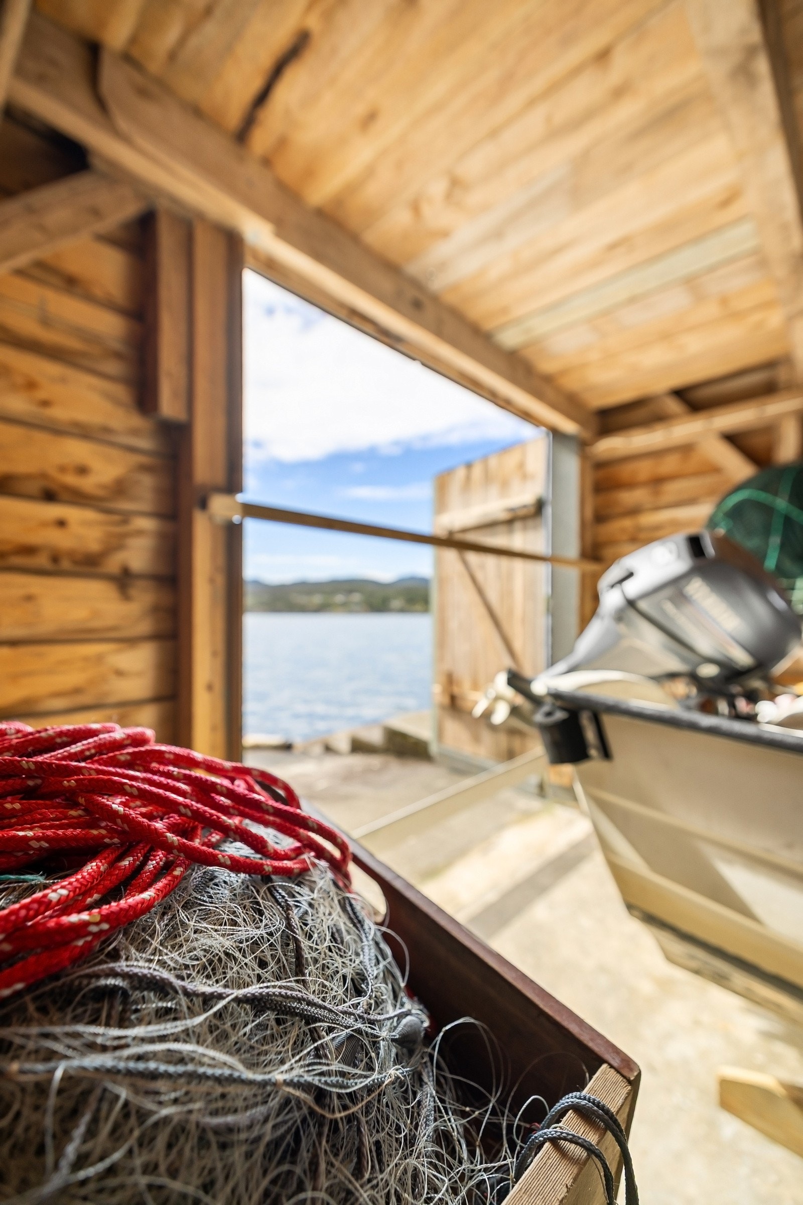 God plass til både båt og tilbehør for fiske og vannlek. Galleribilde