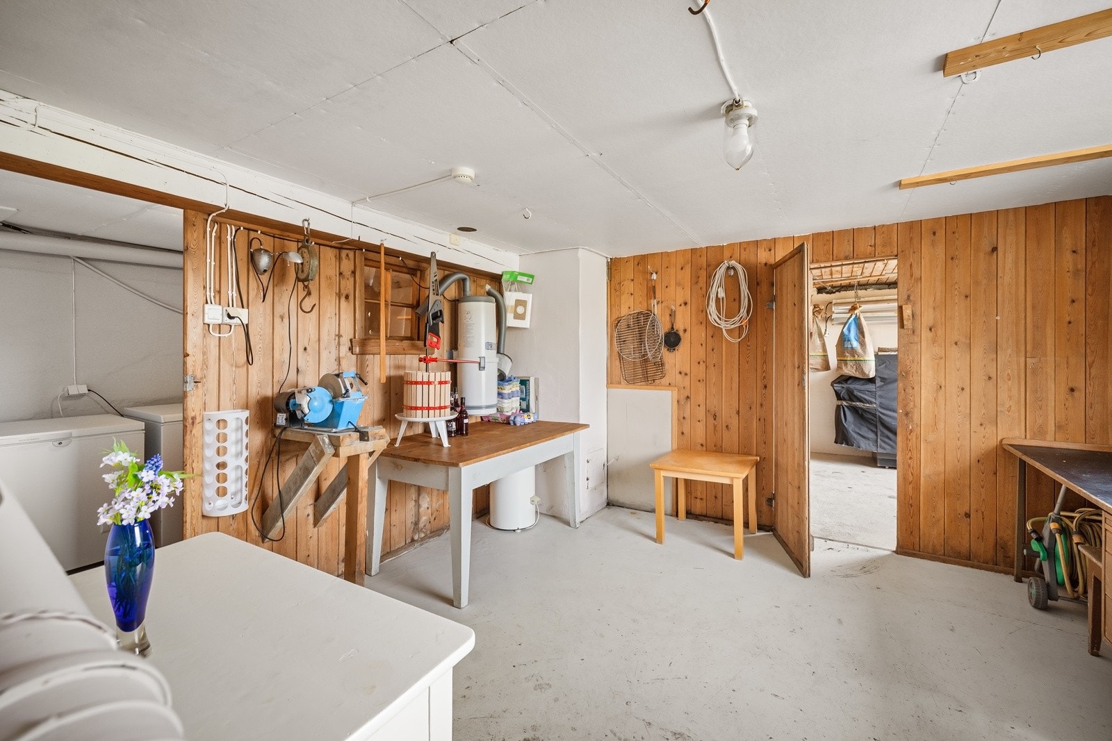 Arbeidsrom i kjeller av hoveddelen av huset Galleribilde