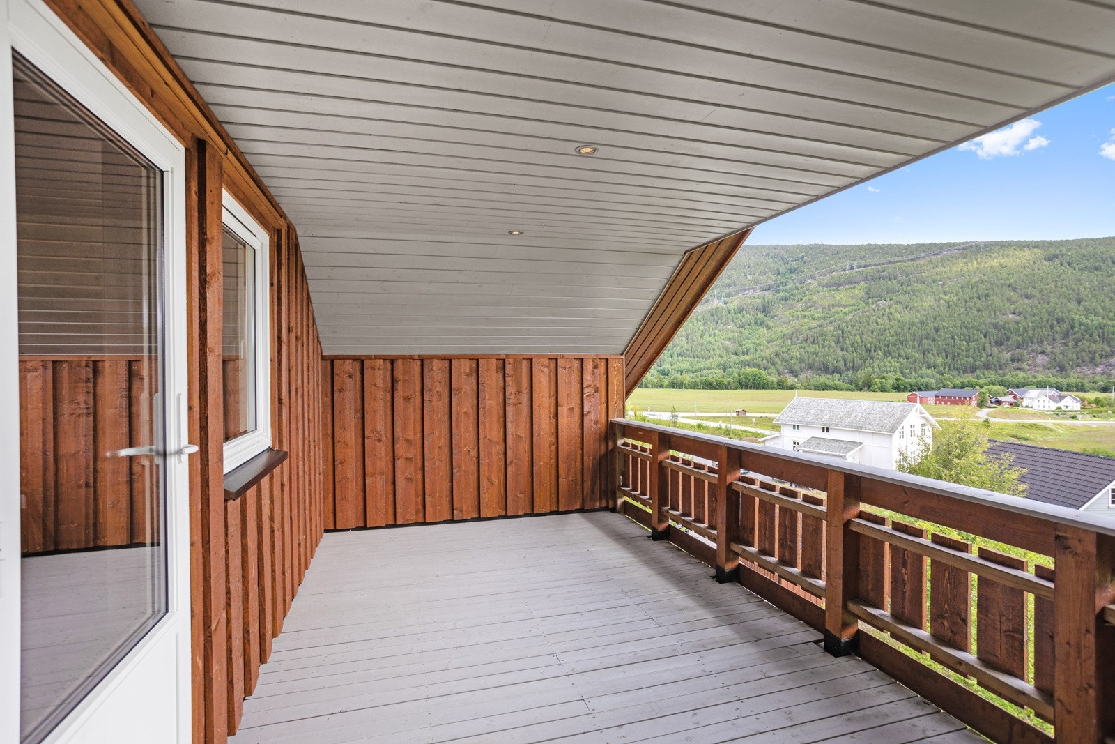Veranden fra 2. etasje er på 14 m2. Galleribilde
