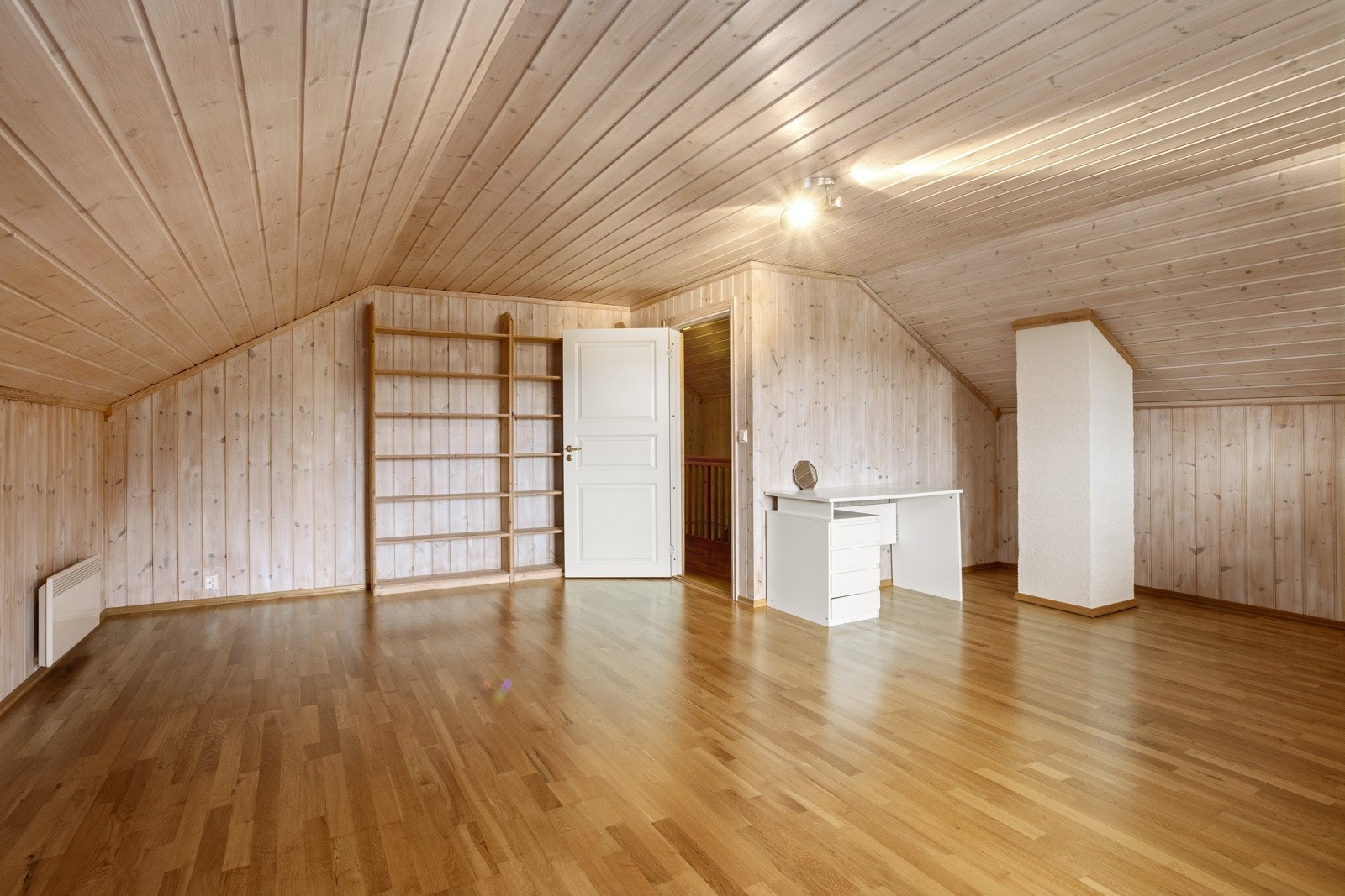 Svært parktisk TV-stue/Loftstue i 2. etasje. Galleribilde