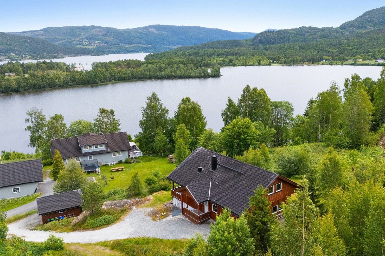 Velkommen til denne flotte eneboligen over to etasjer. Galleribilde