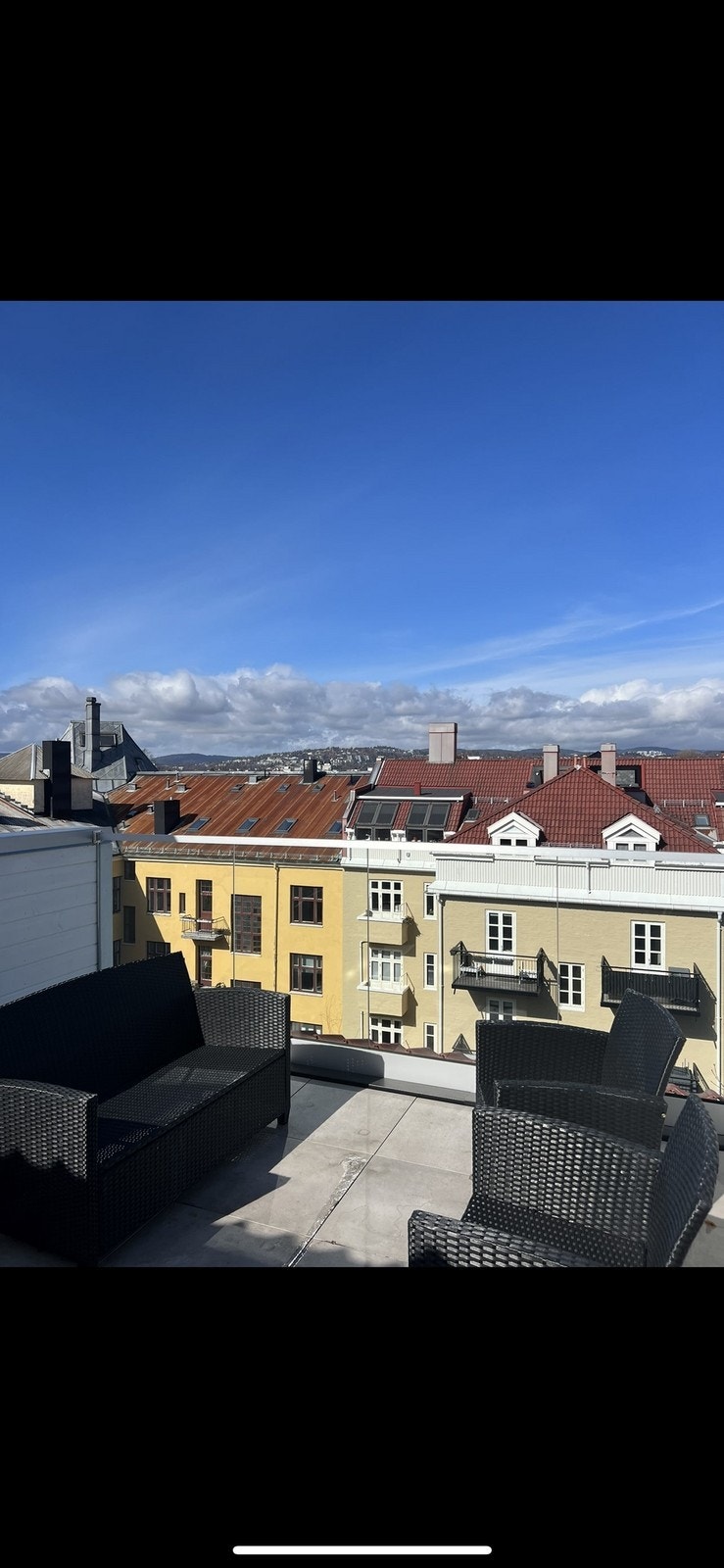 Takerrasse med med plass til utemøblement Galleribilde