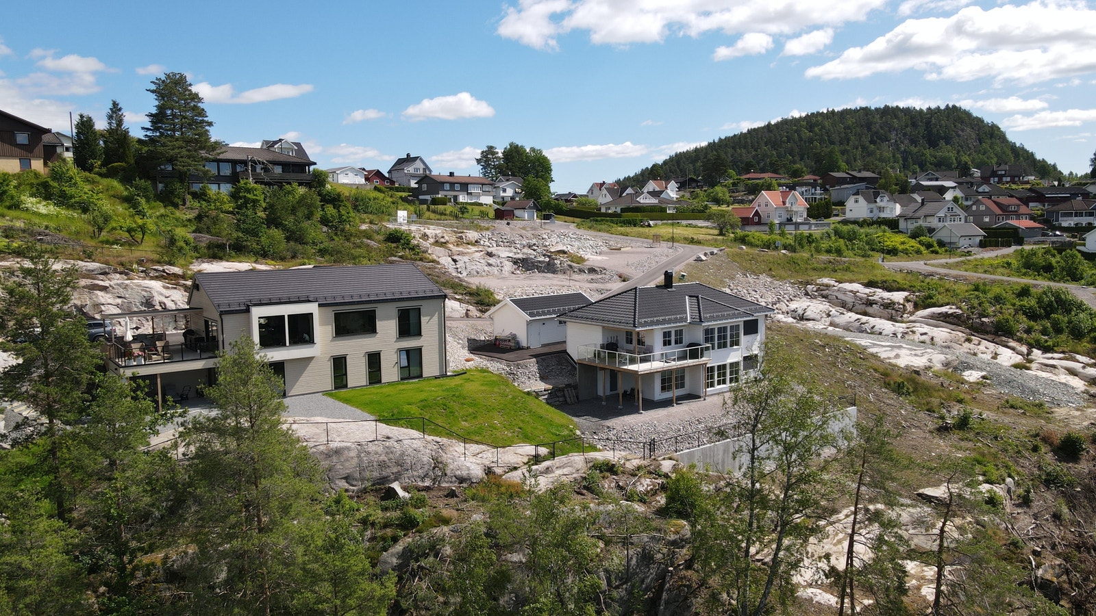 De første to husene sto ferdig i 2023 og er blant flere man kan velge fra Peab Nordbohus sitt gode utvalg Galleribilde