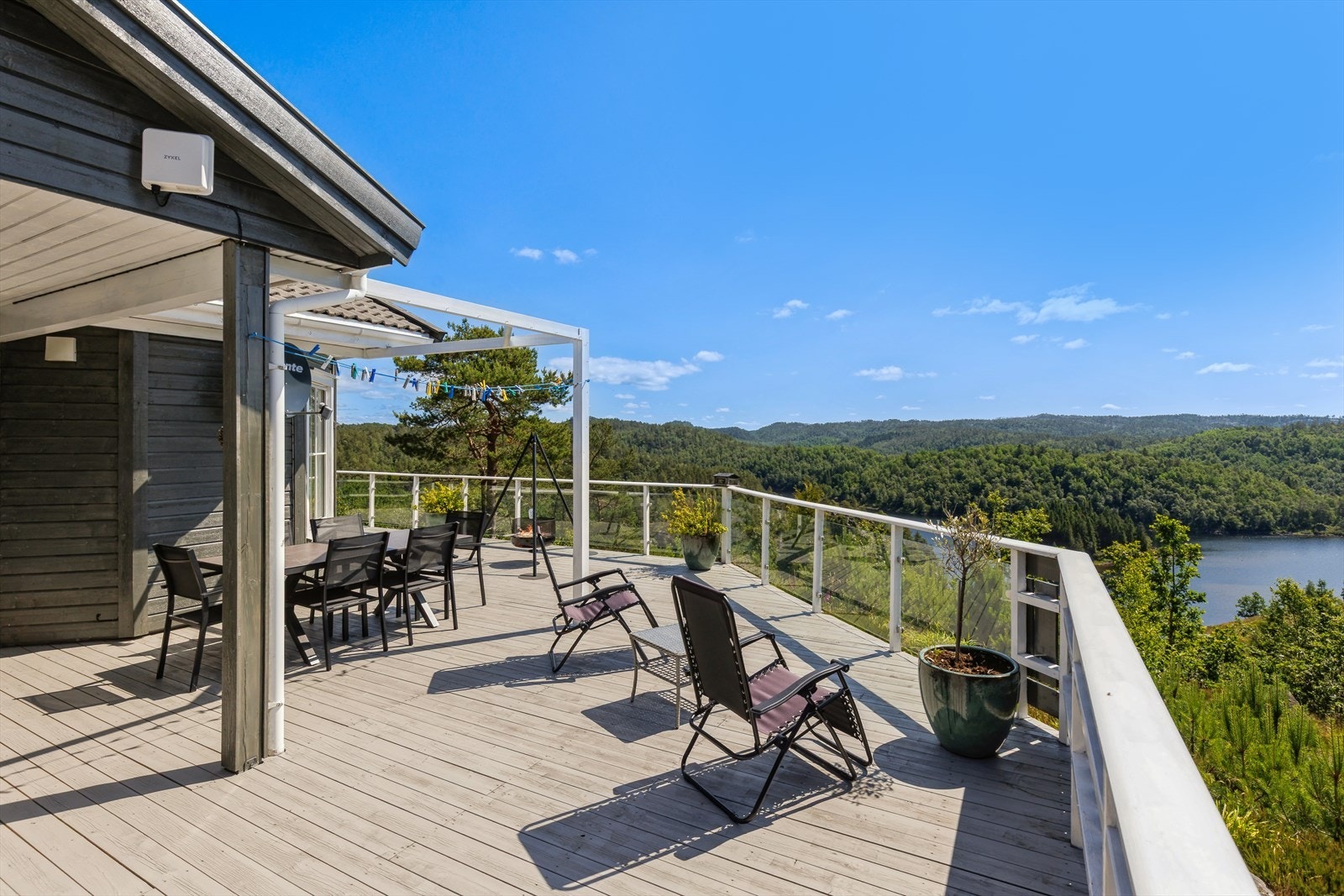 Flott utsikt fra terrassen Galleribilde