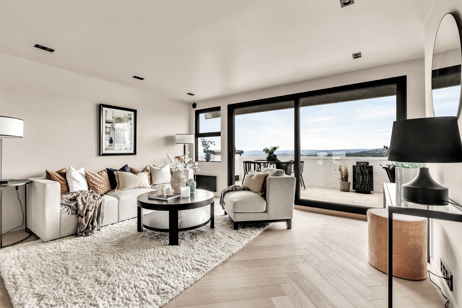 Utgang til balkongen på 27 kvm fra stuen og fra to av soverommene Galleribilde