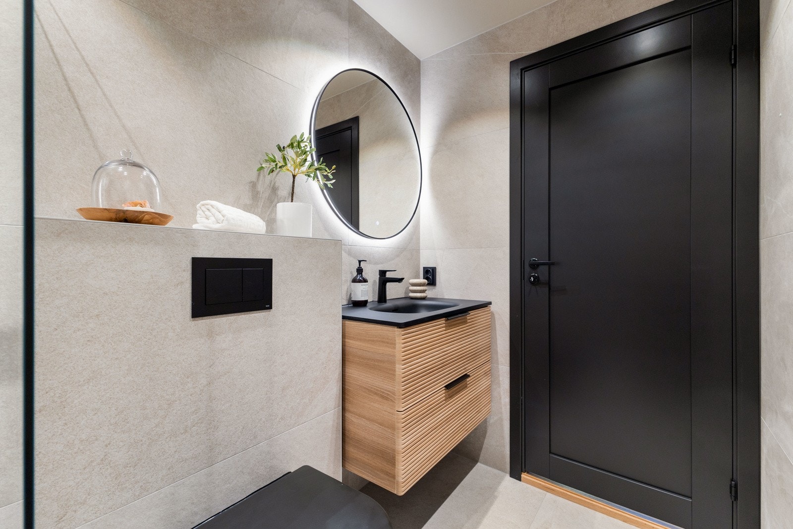 Bad 2 er praktisk plassert i mellomgangen mellom soverommene Galleribilde