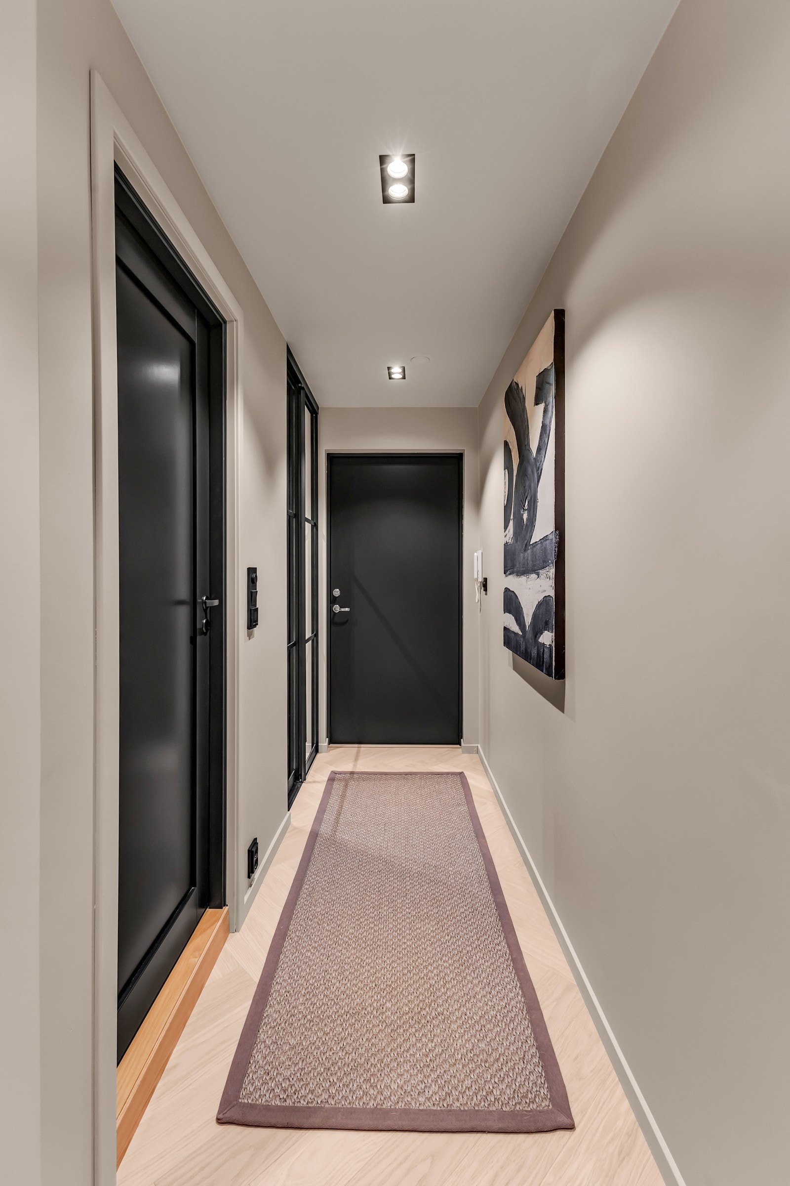 Entré med skyvedørsgarderobe Galleribilde