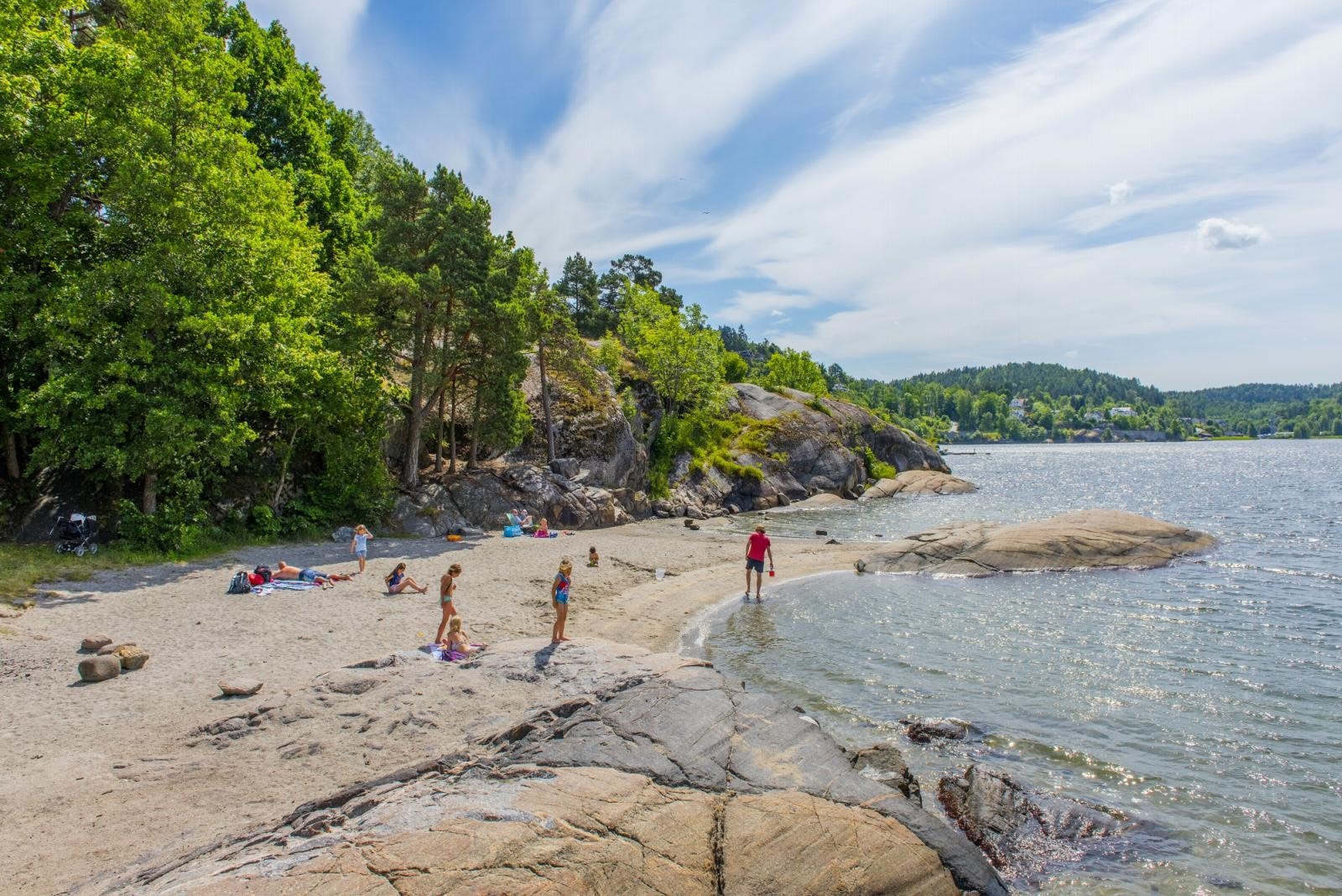 Breivoll har flere strender og er et stort flott friområde. Også flott turmuligheter Galleribilde