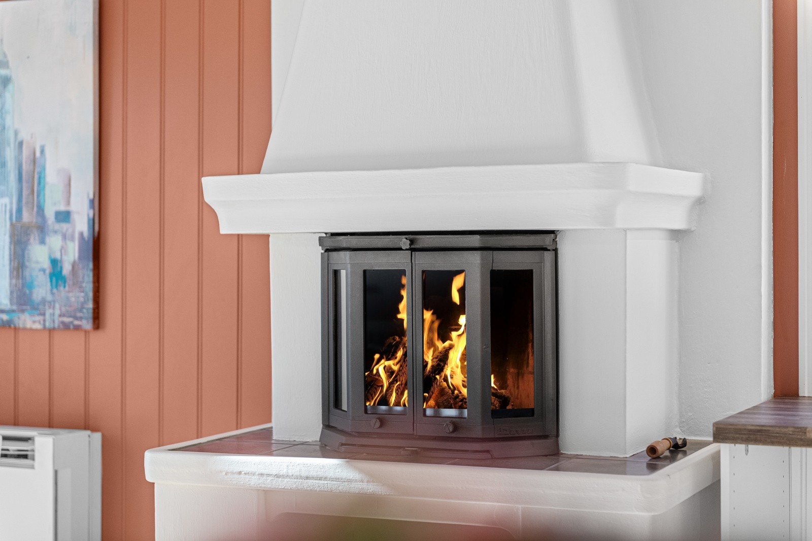 Koselig med peis på kjøkkenet Galleribilde