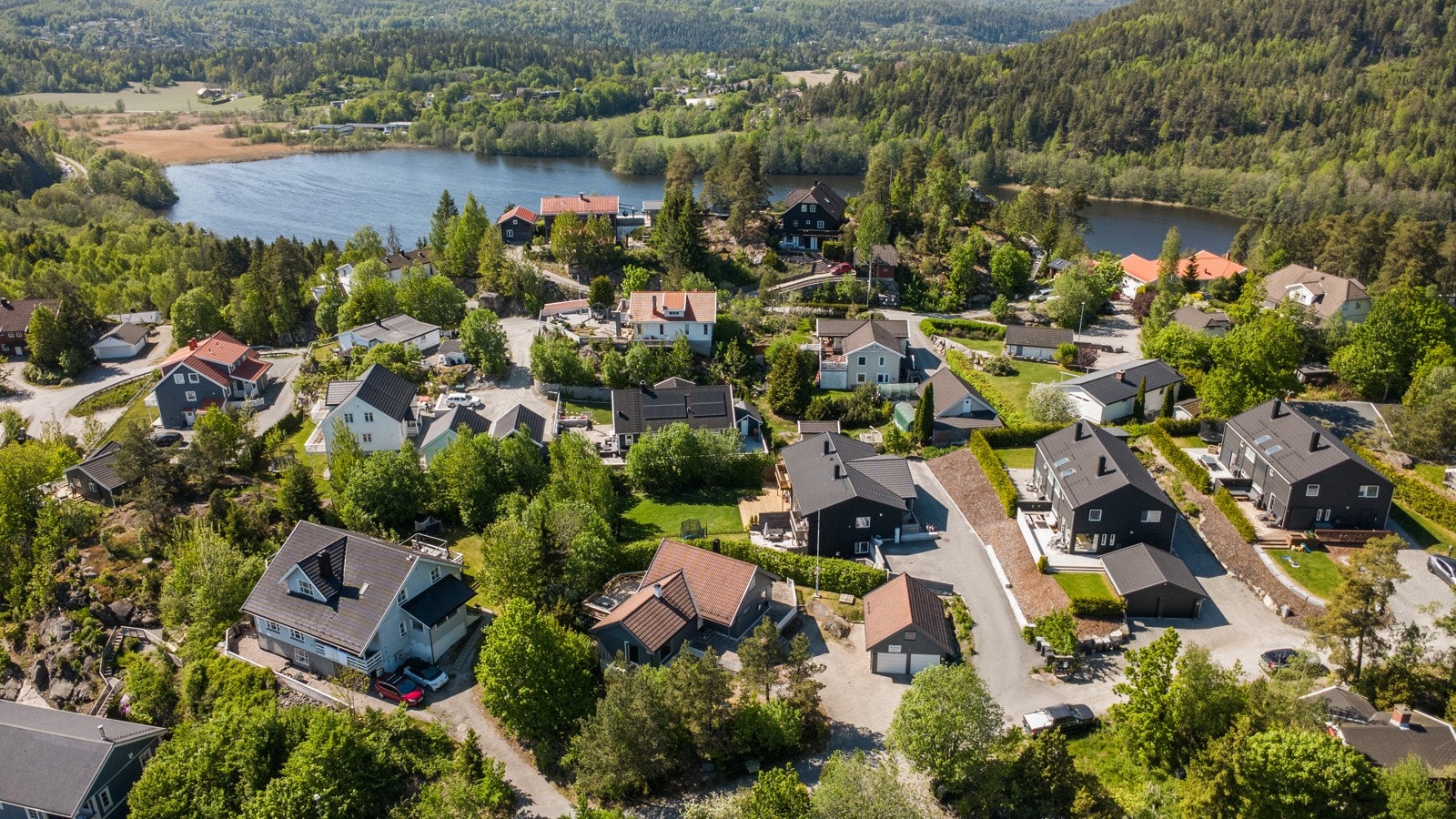 Boligen ligger fint til i feltet Galleribilde