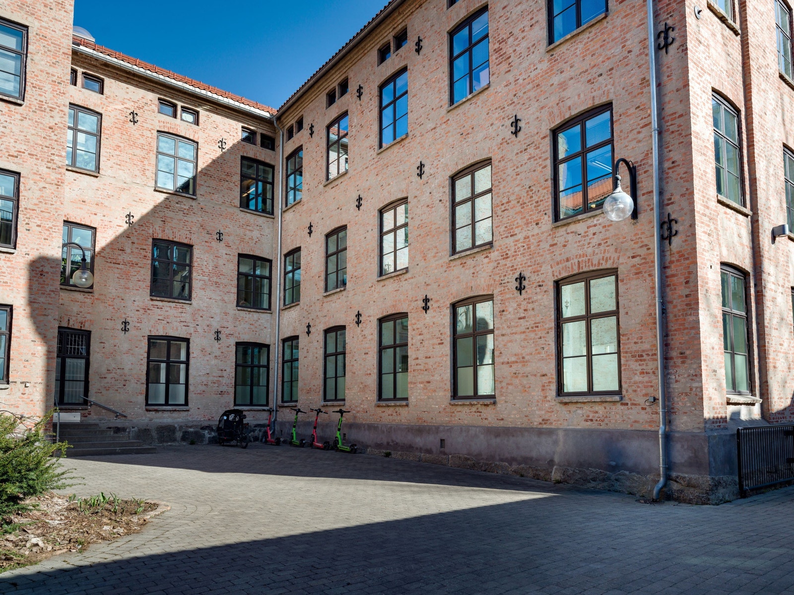 Lokalene ligger i byggets 1. etg
Fotograf: @knutneerland @magentfotografer Galleribilde