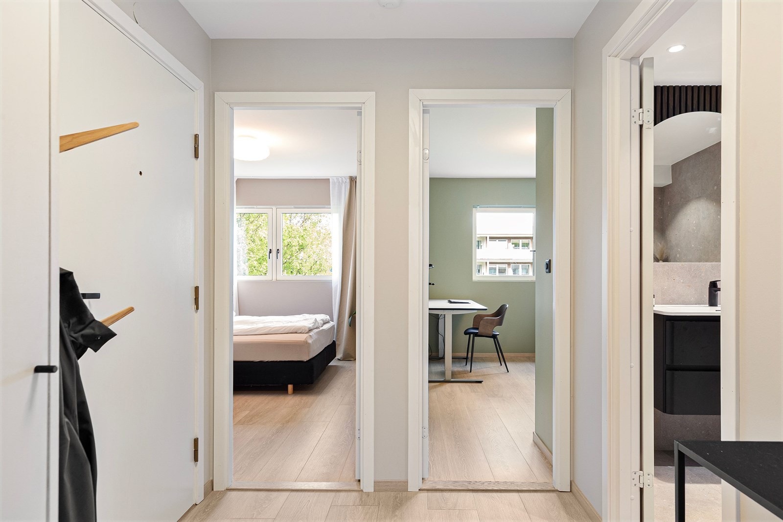 Leiligheten har to gode soverom med lys og moderne atmosfære. Galleribilde