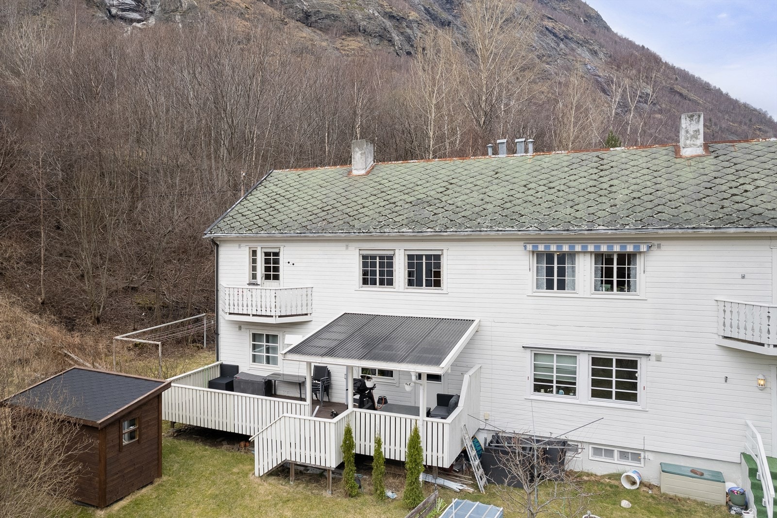 Leilegheiten har utgang til balkong i frå soverom. Galleribilde