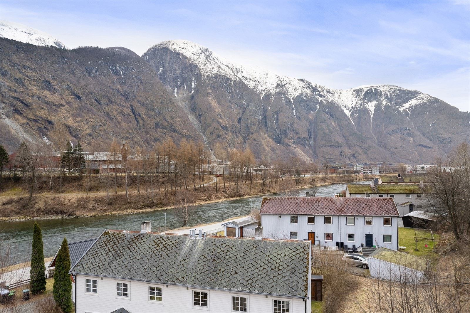 Nærområde byr på mange flotte turmoglegheiter med gangavstand frå eigedomen. Galleribilde