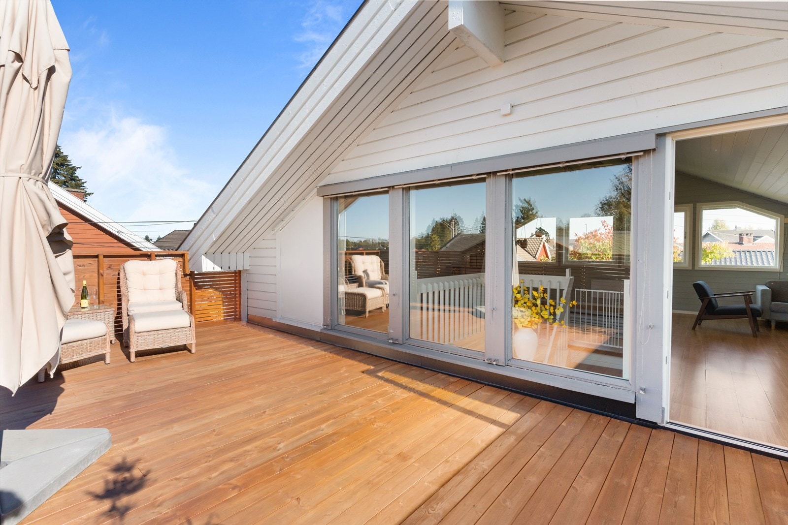 Fra stuen er det utgang til en herlig sydvestvendt takterrasse på hele 24 m². Galleribilde