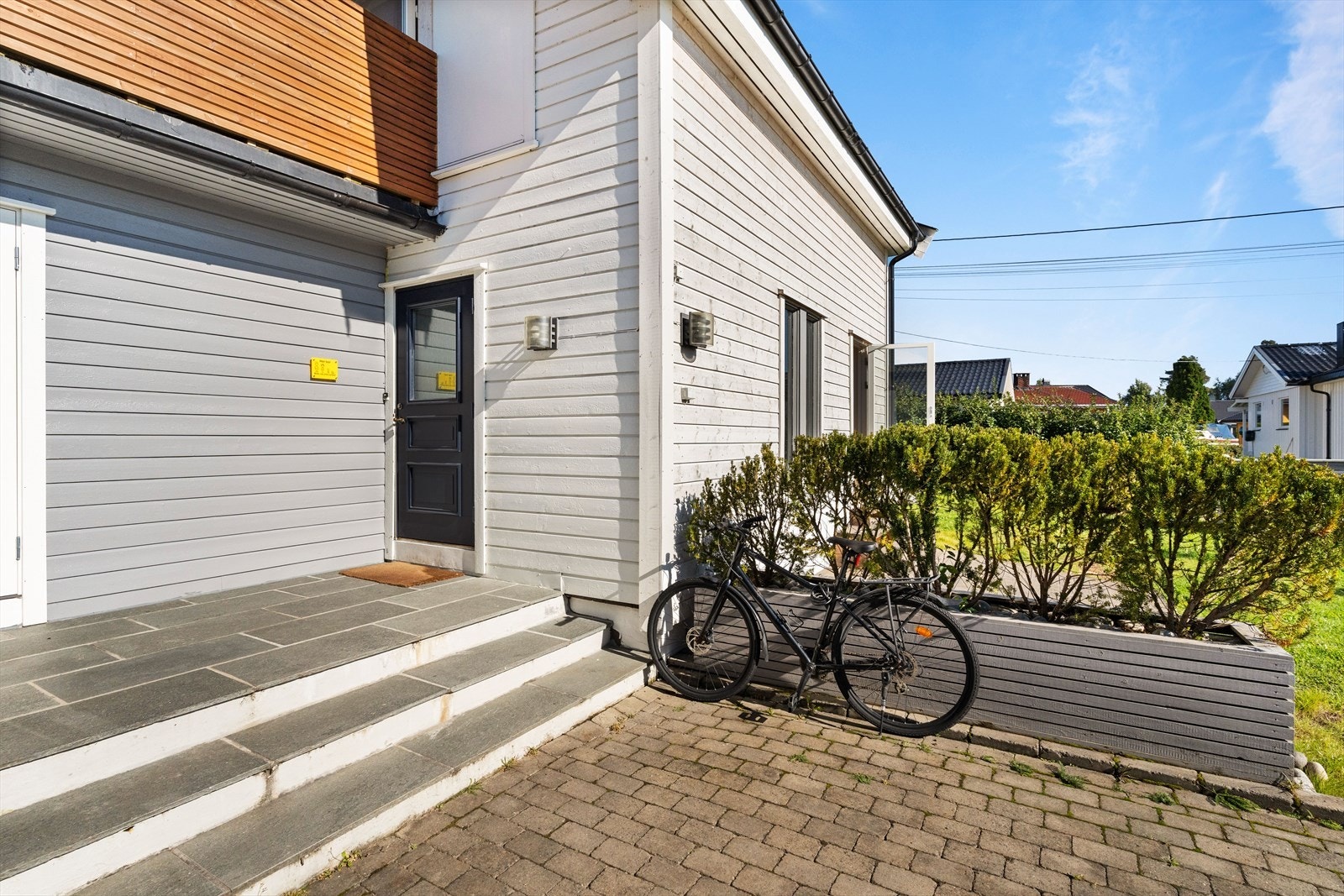 Dette er en svært trivelig og innbydende halvpart av tomannsbolig i Jessheim. Galleribilde