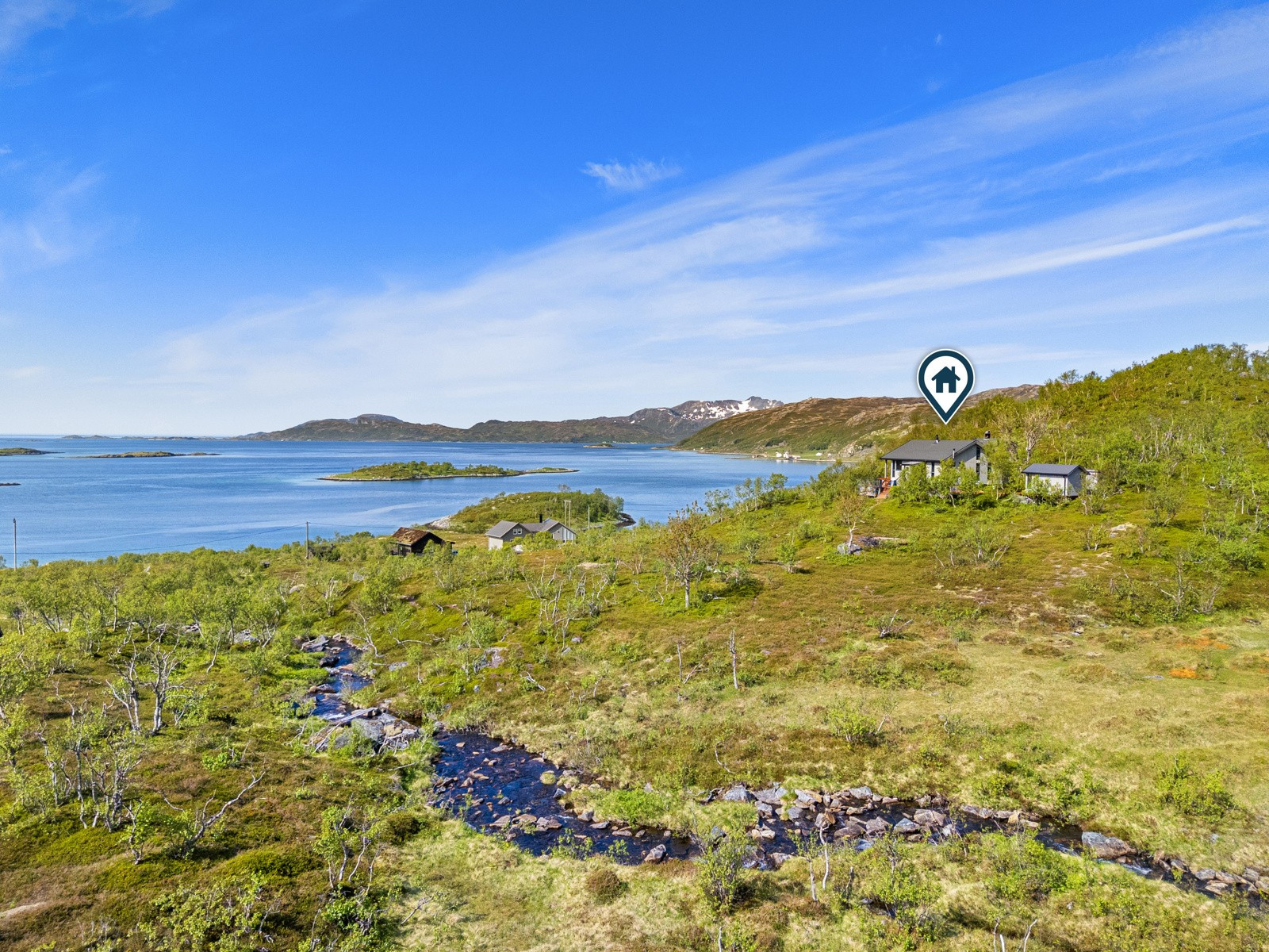 Skarsfjord ligger under 1 time fra Tromsø som gir enkel tilgang.