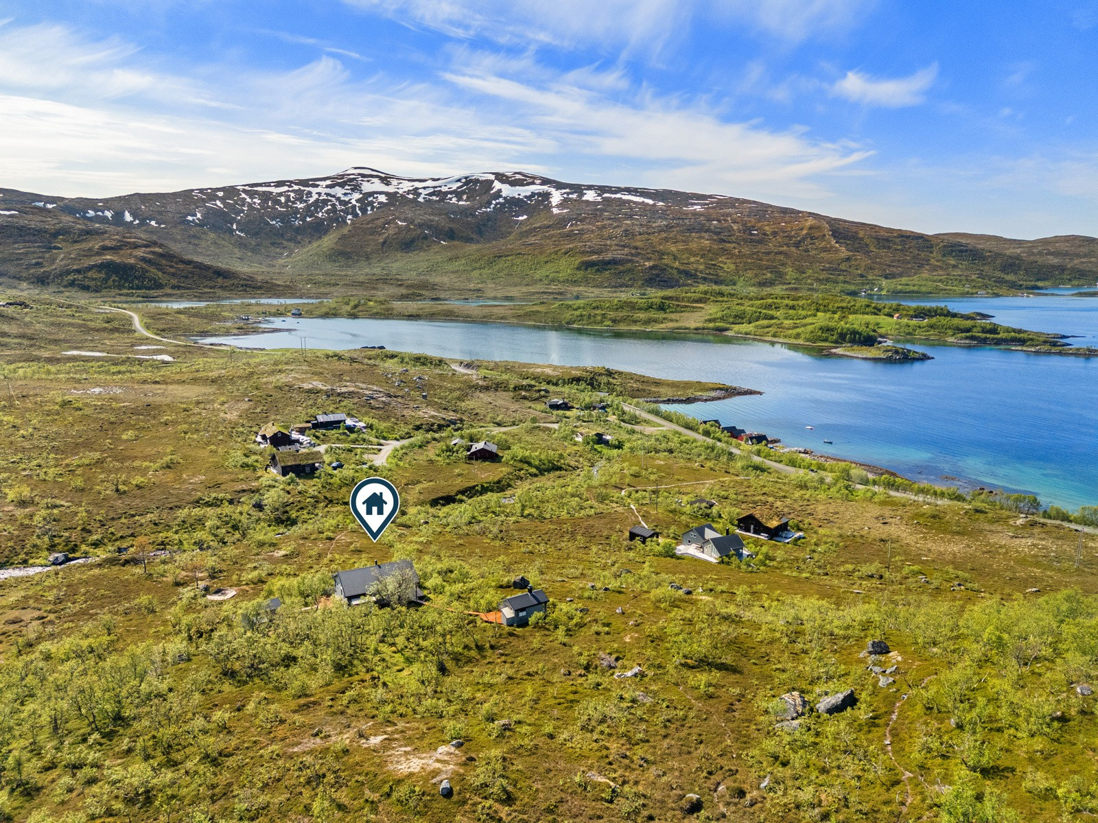 Perfekt beliggenhet med nærhet til både sjø og fjell! Tinglyst rett til båtplass.