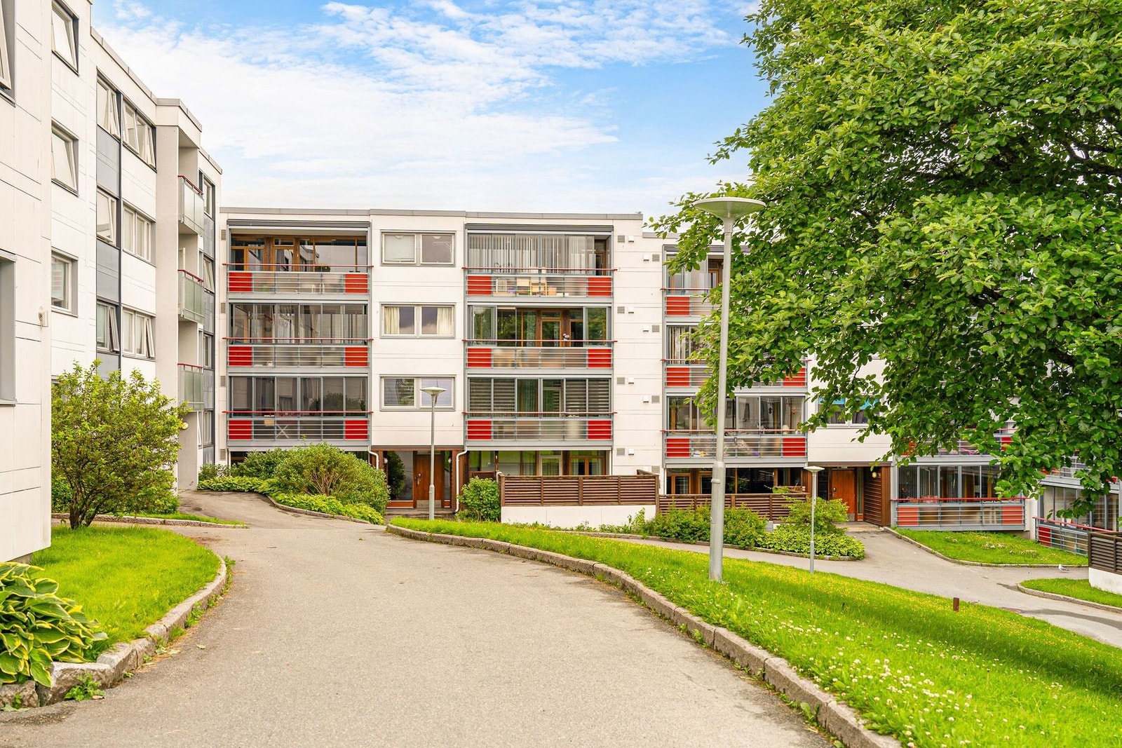 Leiligheten befinner seg i 3. etasje og er skjermet for innsyn. Galleribilde