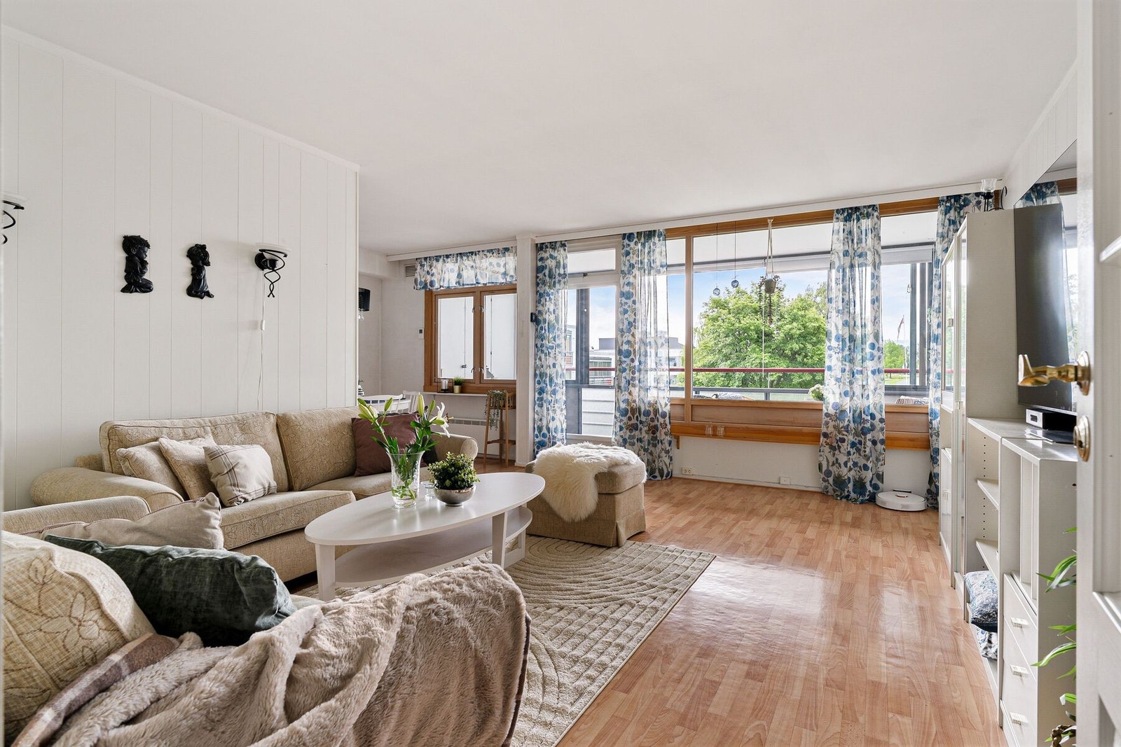 Velkommen hjem til Kolstadflata 21A - En romslig 4-roms andelsleilighet med muligheter og moderninseringsbehov, i barnevennlig område med nærhet til det meste man trenger i hverdagen. Galleribilde