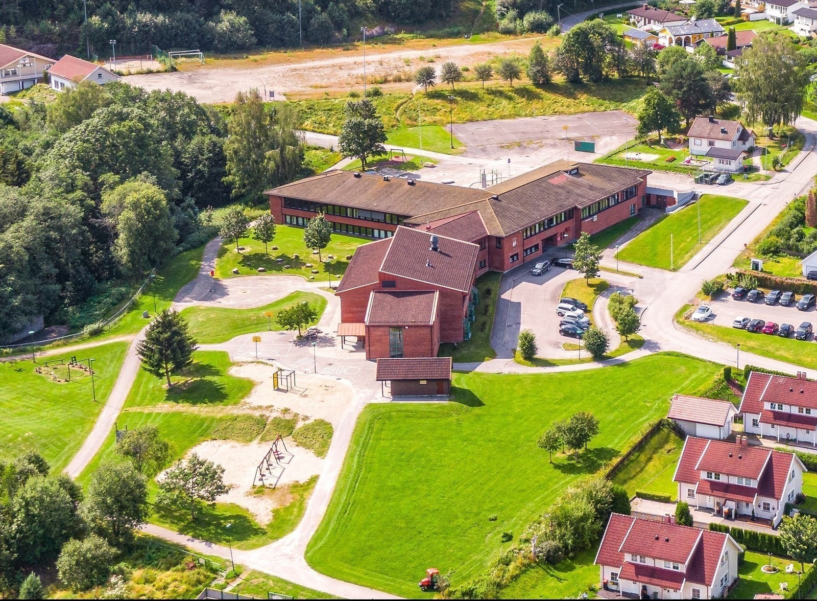 Åfoss Skole ligger innenfor gangavstand. Galleribilde