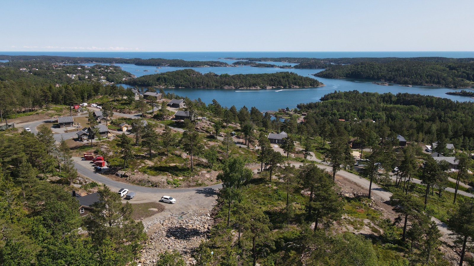 Sørlandsleia fra luften! Vi har også et godt utvalg av byggeklare tomter dersom du ønsker annen type hytte eller tomt. Galleribilde