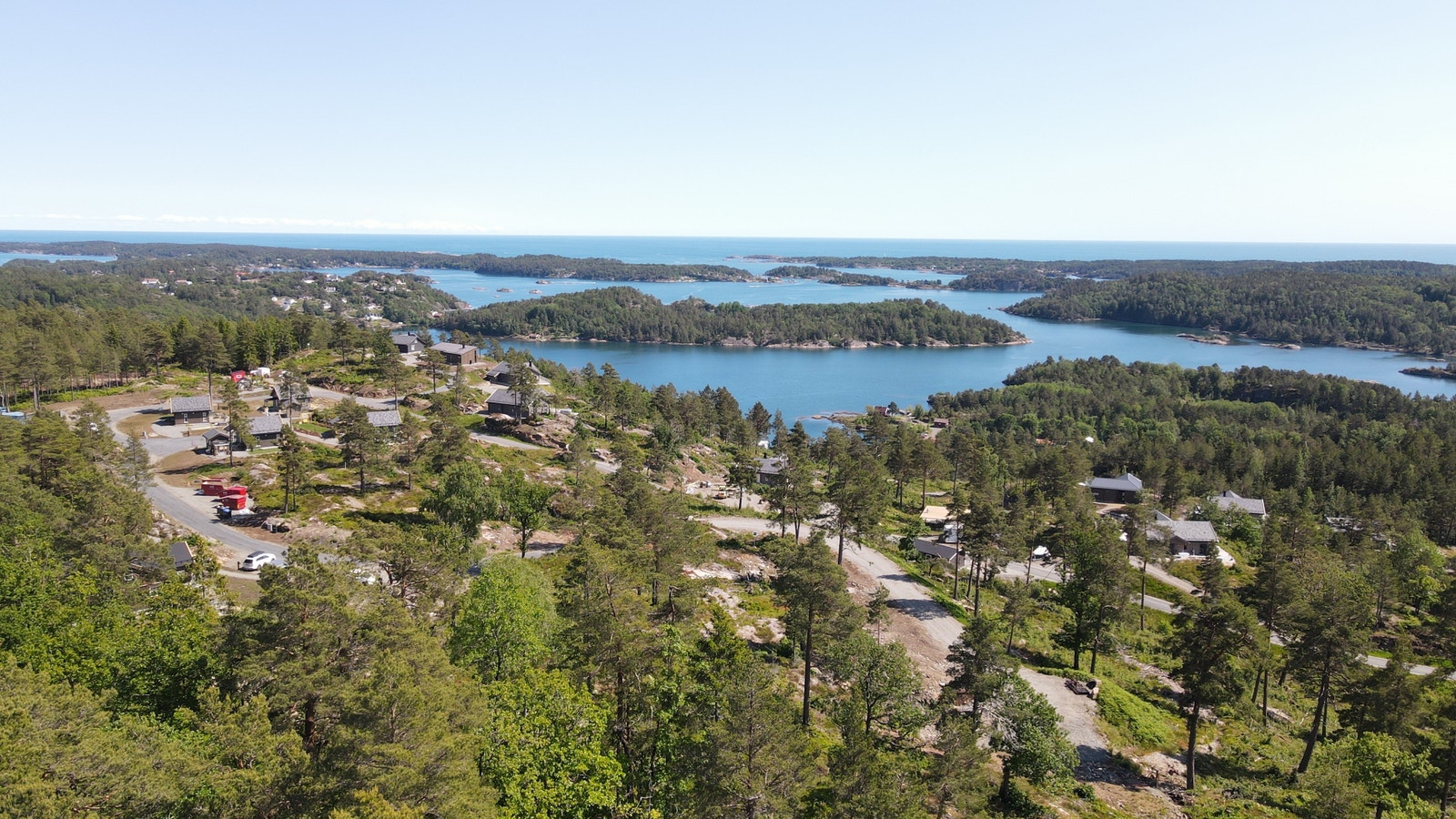 Sørlandsleia fra luften! Vi har også et godt utvalg av byggeklare tomter dersom du ønsker annen type hytte eller tomt. Galleribilde