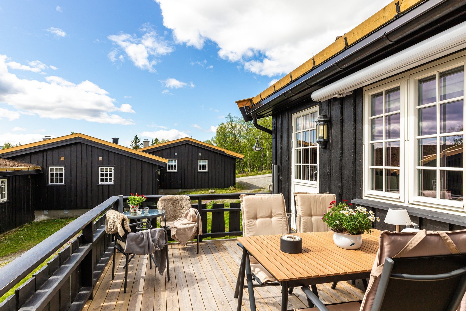 Lun og koselig fritidseiendom beliggende i populære Bitigrenda Sameie på Beitostølen, et perfekt sted for deg som ønsker å nyte fjellivet året rundt. Galleribilde