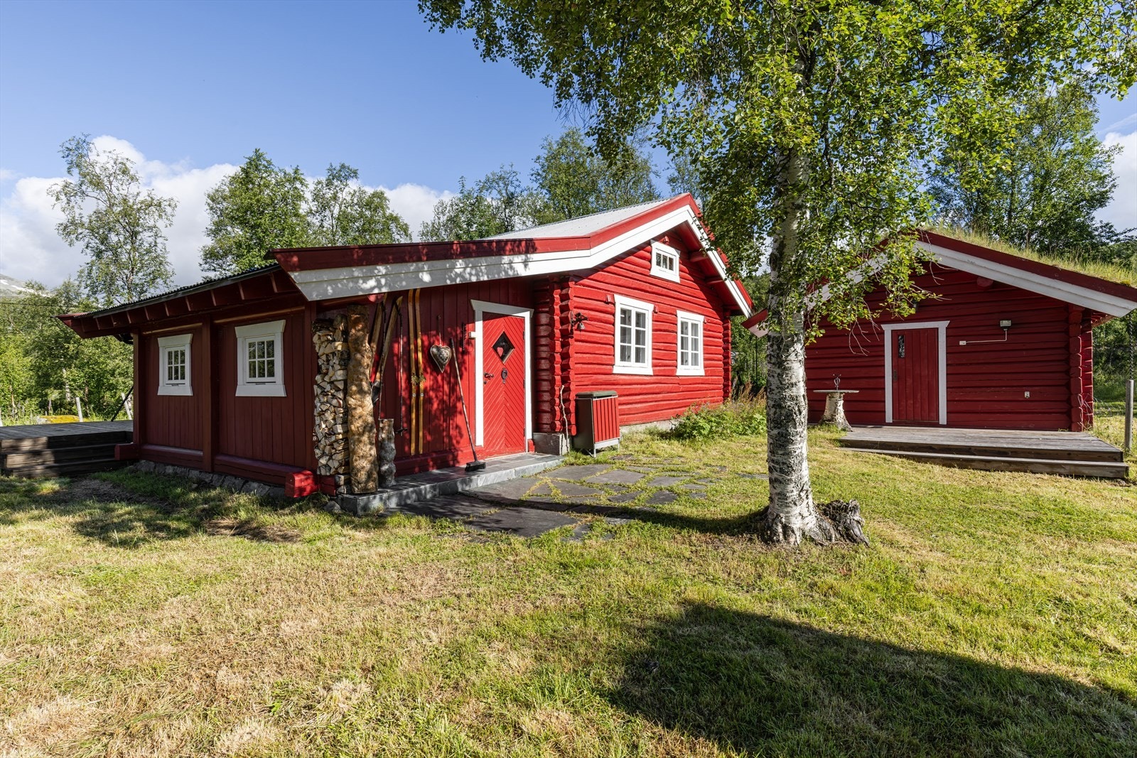 Velkommen til Lykkjavegen 1362 - En meget familievennlig hytte med anneks beliggende i naturskjønne Lykkja. Galleribilde