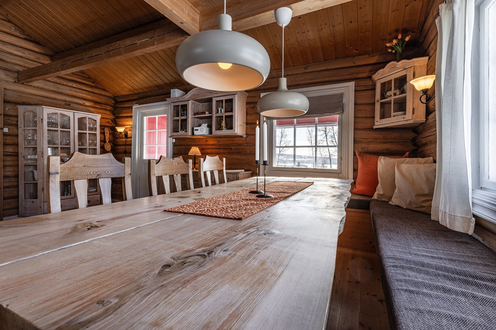 Stort spisebord - Perfekt for middager med venner og familie. Galleribilde