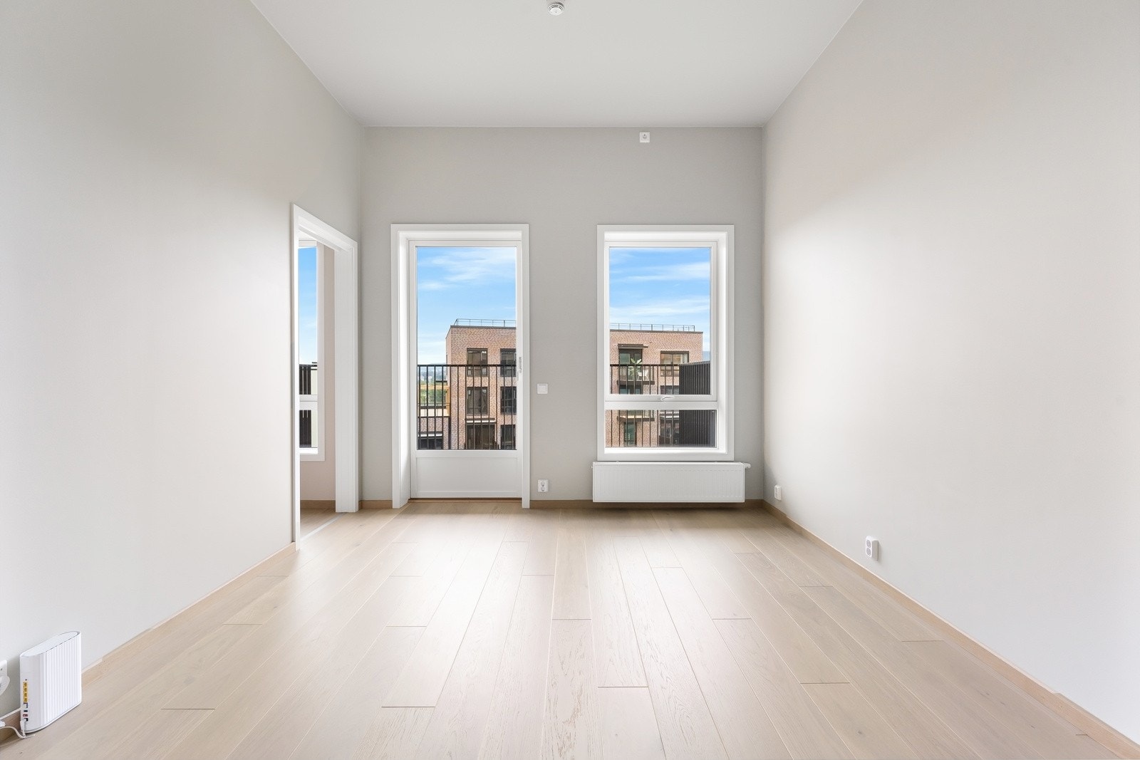 Stue - Dette er salg av kontrakt og bildet er fra en annen ferdigstilt leilighet i bygget for å vise materialvalg Galleribilde