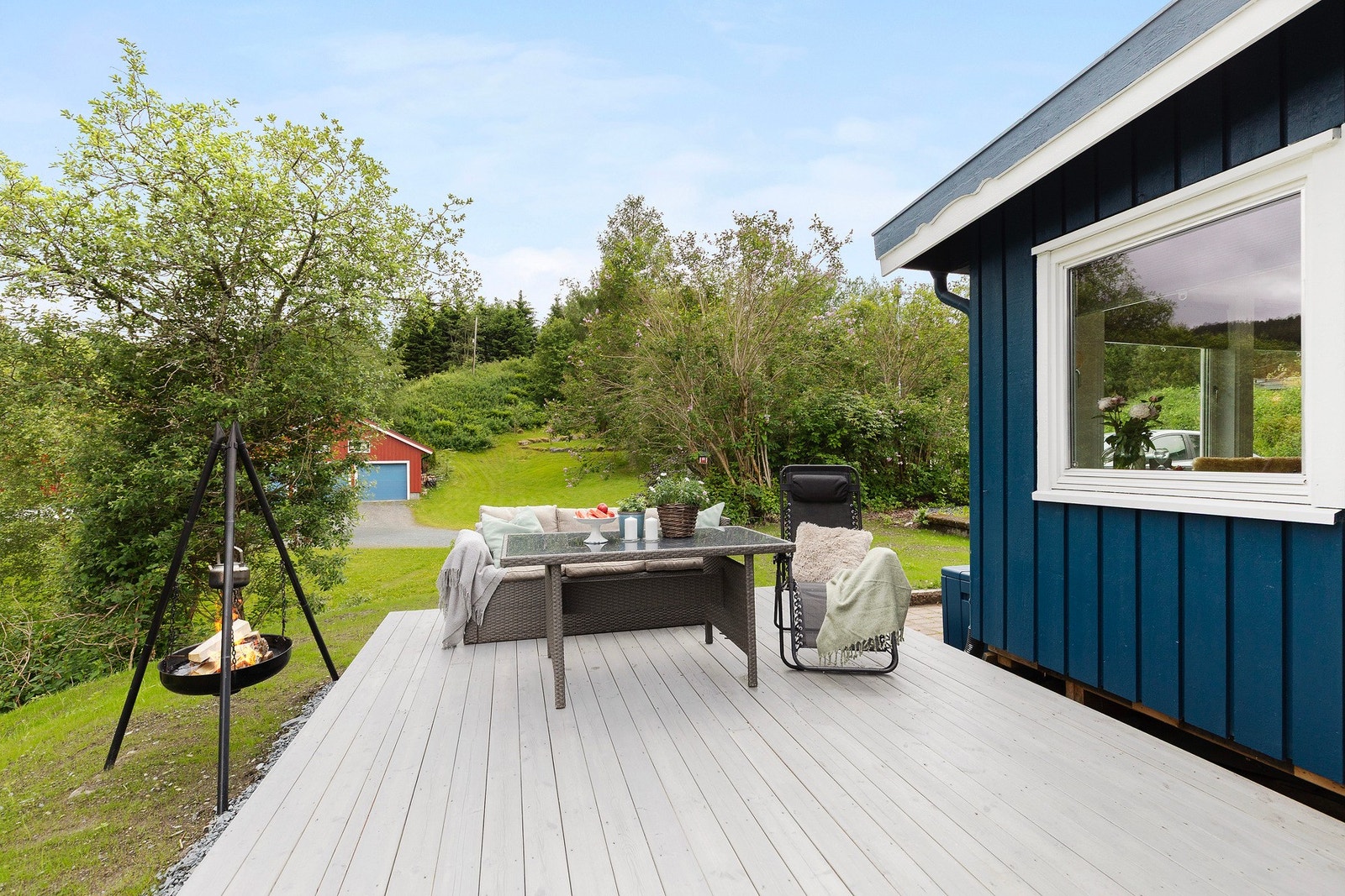 Her har du lang solgang, samt full oversikt over den flotte hagen. Galleribilde