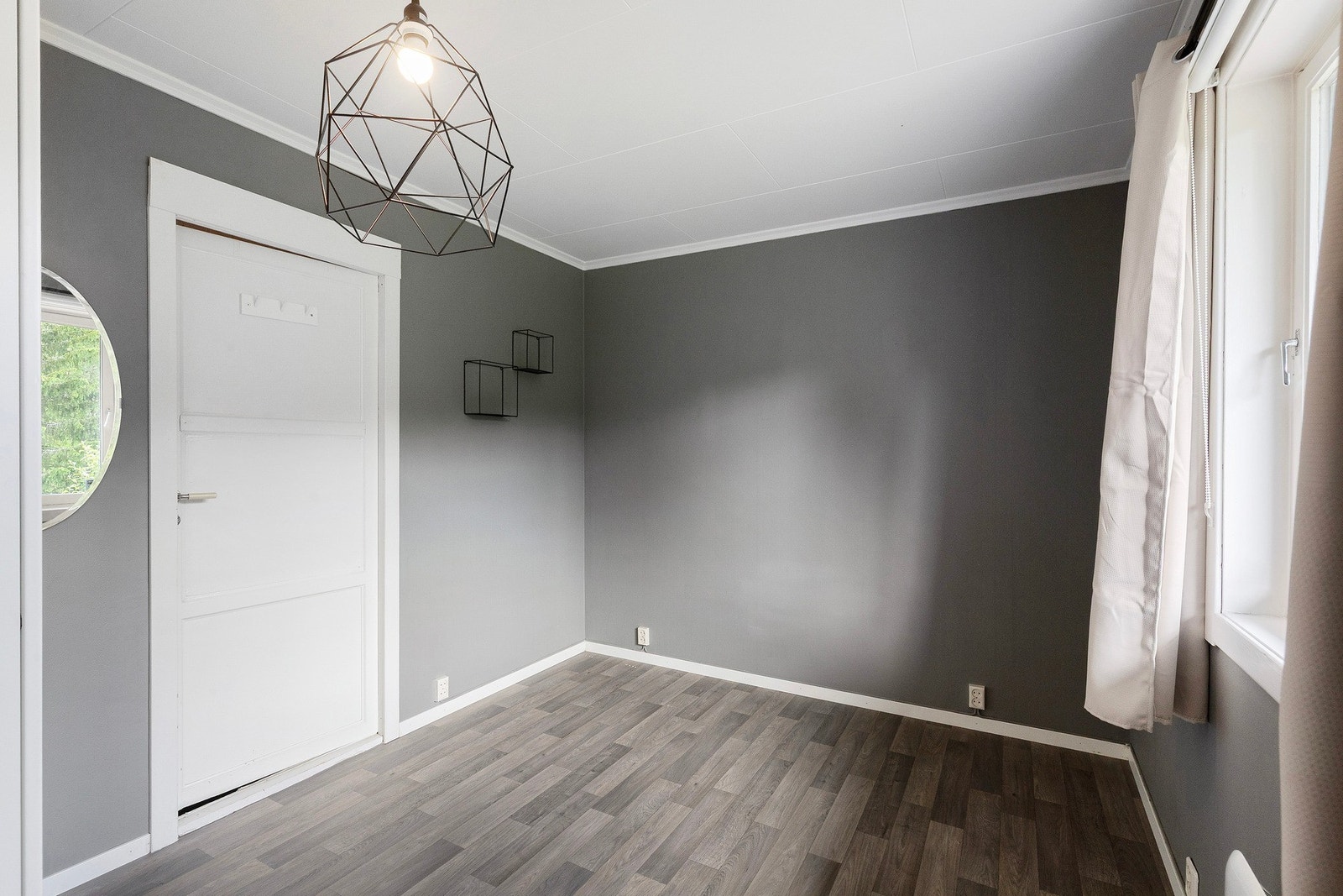 Soverommet måler 8,5 kvm, og er videre tilknyttet gang og vaskerom. Galleribilde