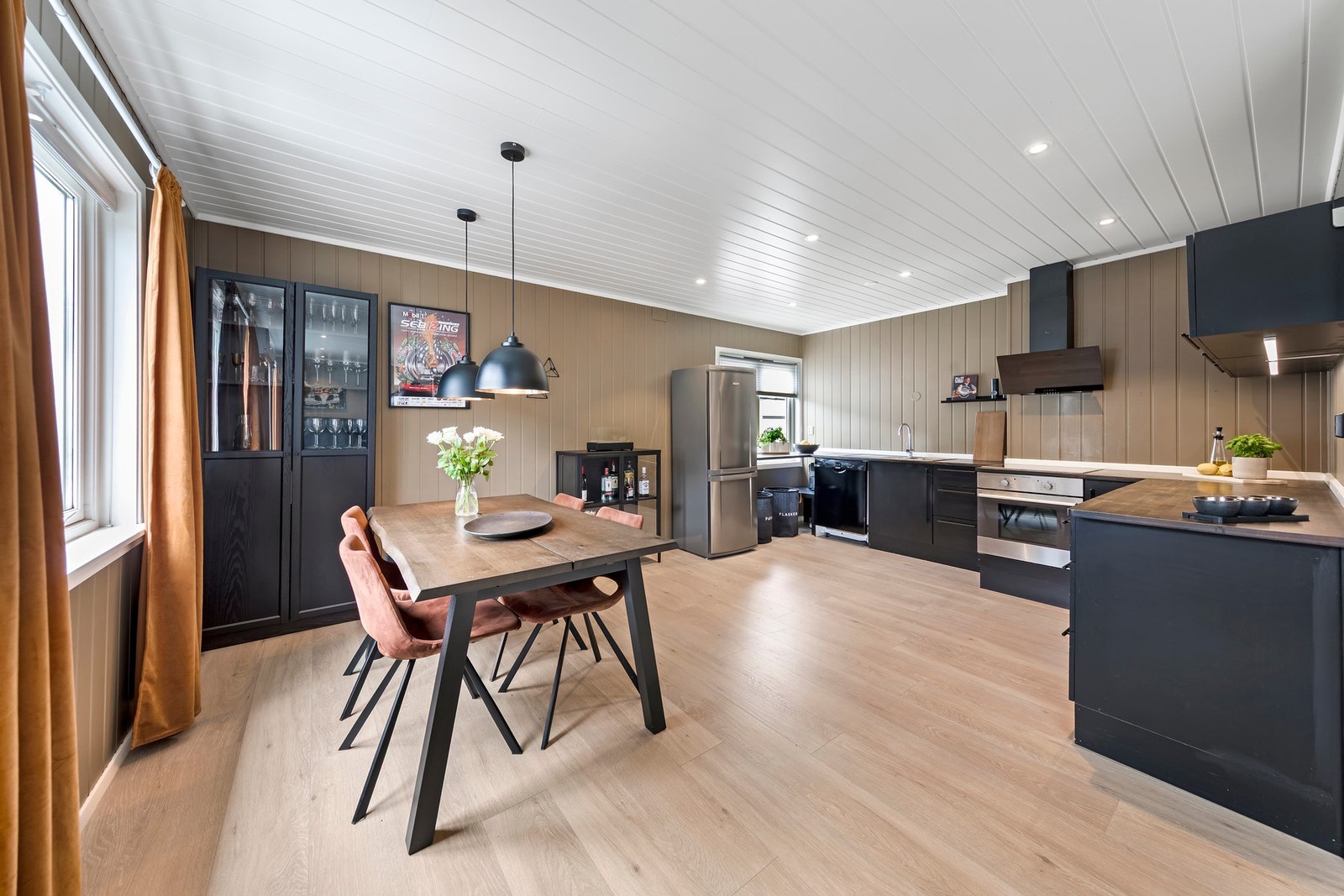 Kjøkken og spisestue Galleribilde