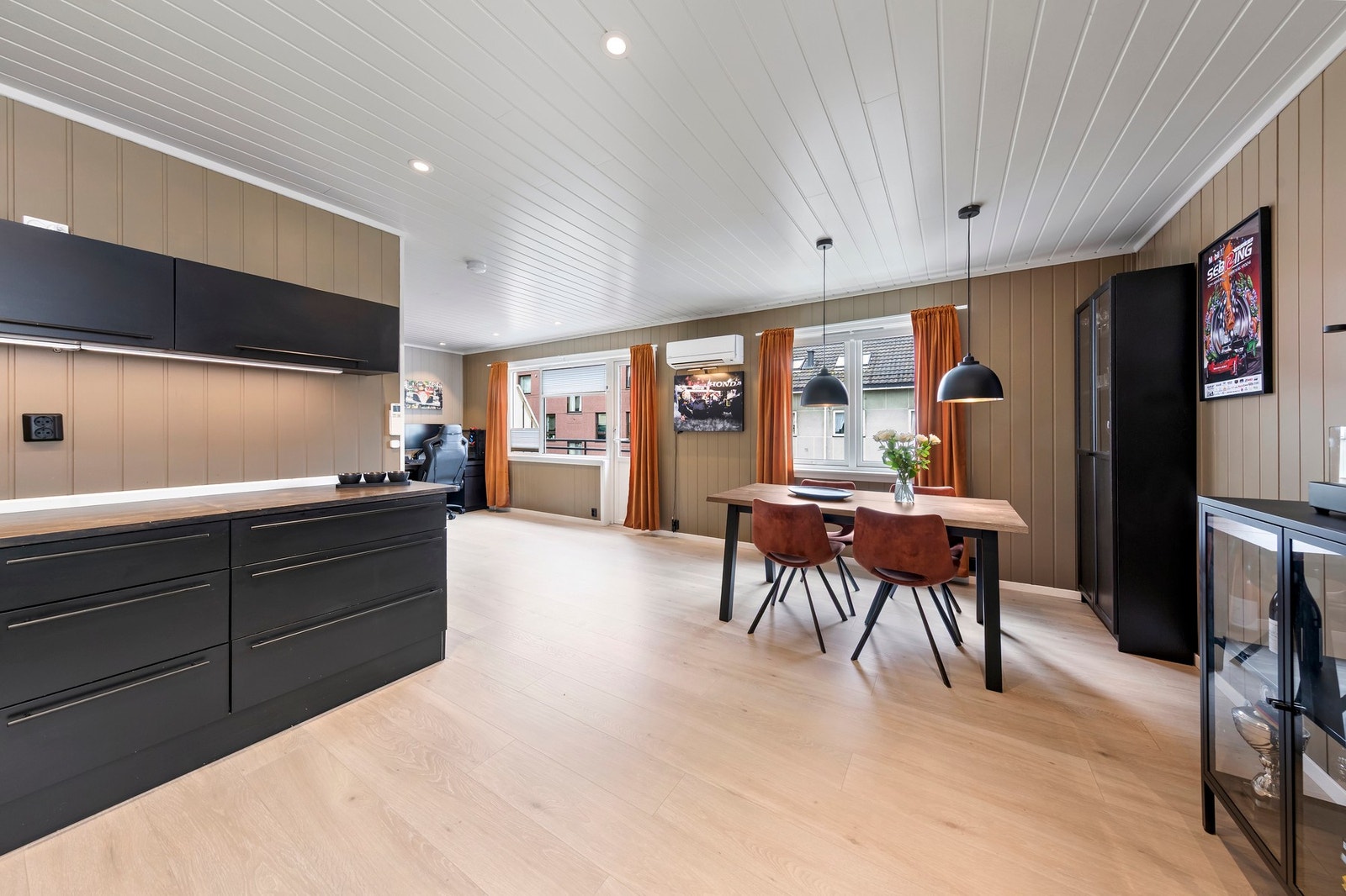 Romslig spisestue Galleribilde