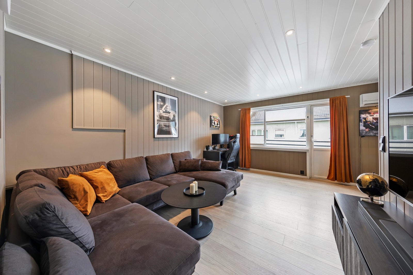 Stue med utgang til veranda Galleribilde