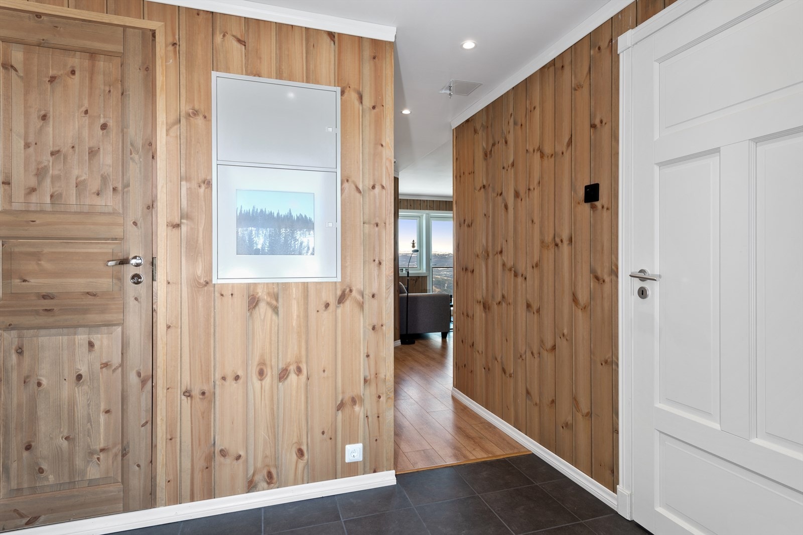 Dør mellom de to leilighetene er praktisk for en større familie, eller vennepar. Bildet er fra tilsvarende leilighet, bare speilvendt. Galleribilde