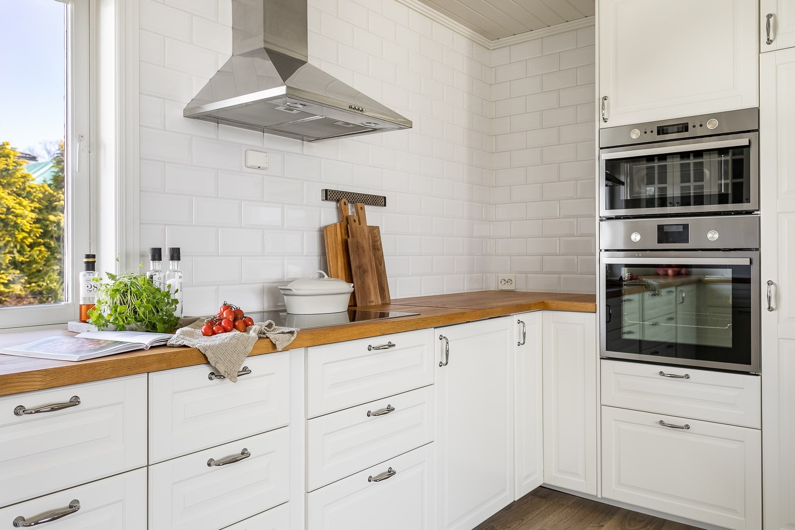 Alle kjøkkenets hvitevarer er integrert og medfølger. Galleribilde