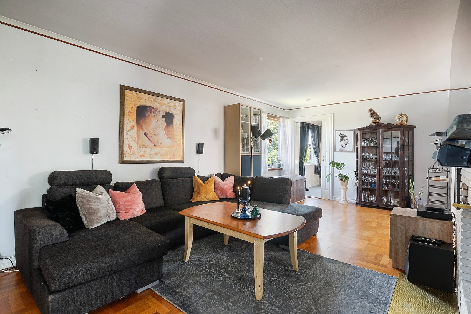 Trivelig stue med plass til avslapning og hyggelige sammenkomster. Galleribilde