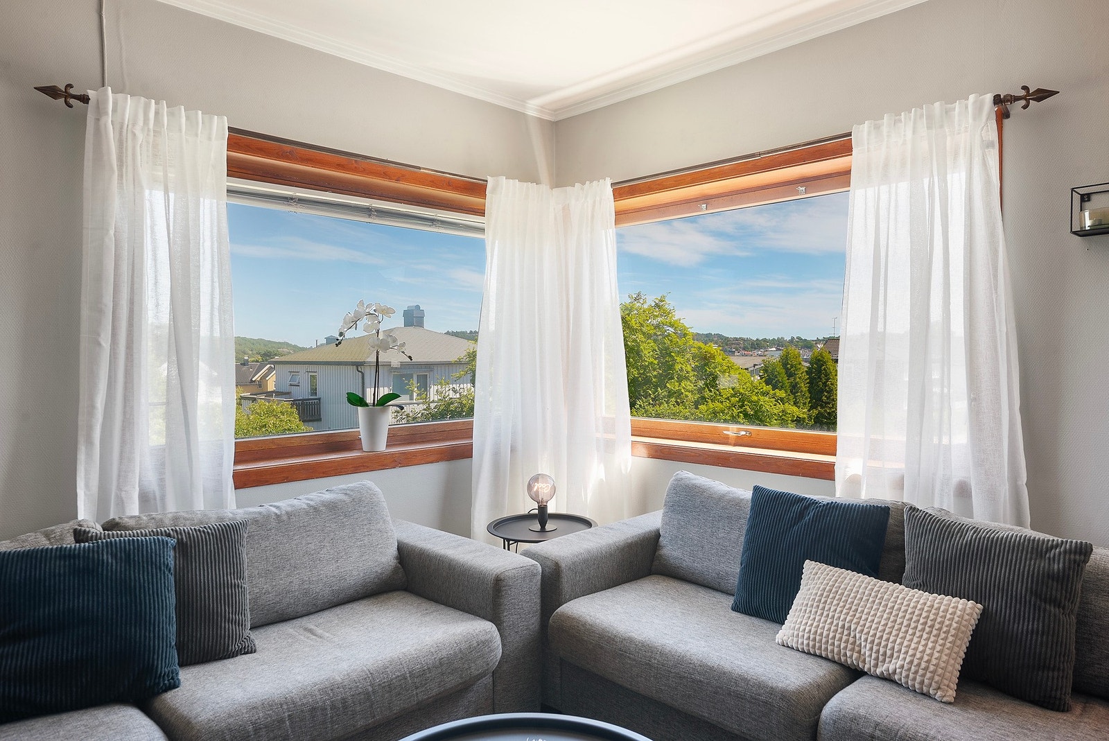 Pen utsikt ned mot promenaden i Sandefjord Galleribilde