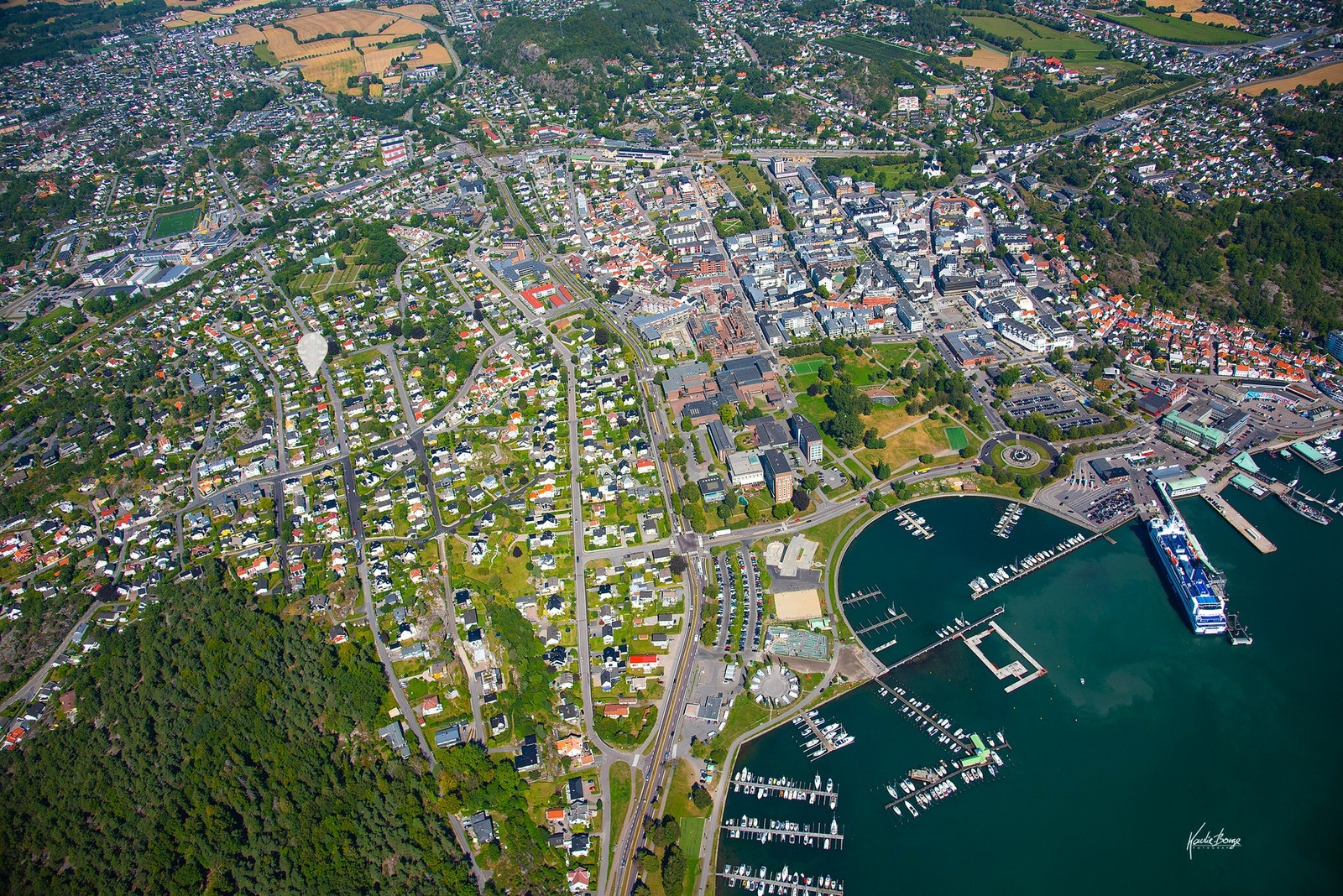 Oversiktsbilde over Sandefjord - hvit pil er Leikvollgata 49. Galleribilde