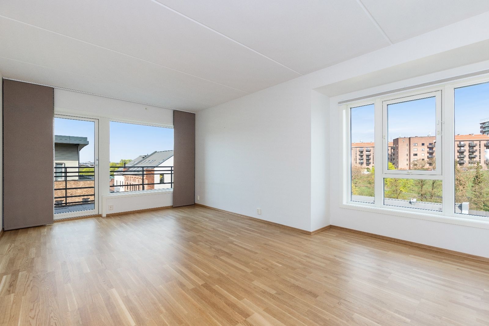 Leiligheten har en fantastisk hjørnestue med store vindusflater. Galleribilde