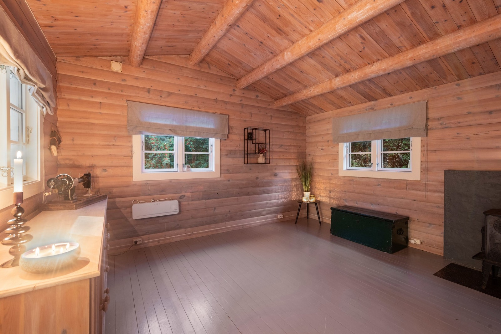 Koselig stue med plass til sittemøbler. Galleribilde