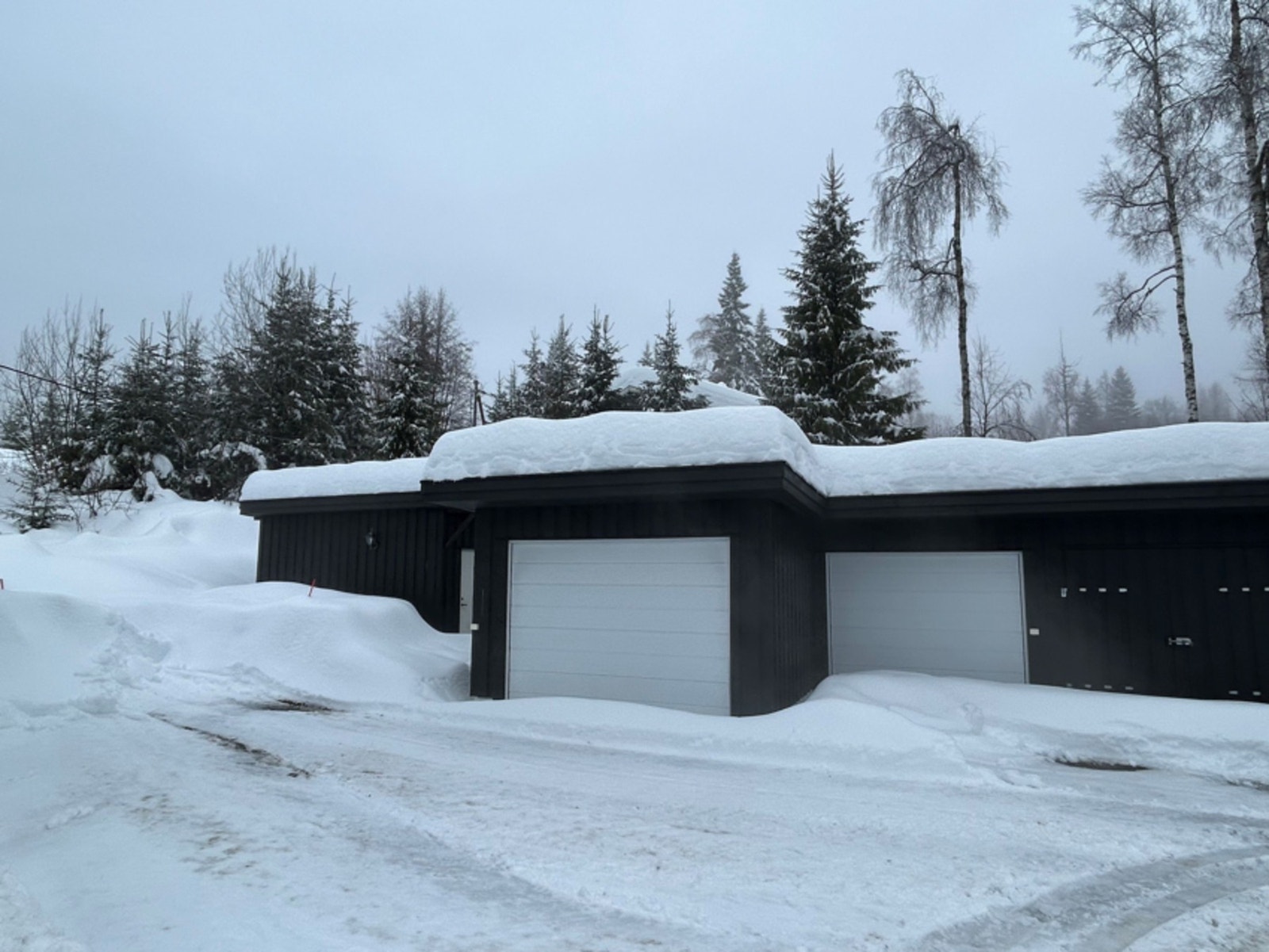Isolert dobbelgarasje fra 2022/2023. Galleribilde